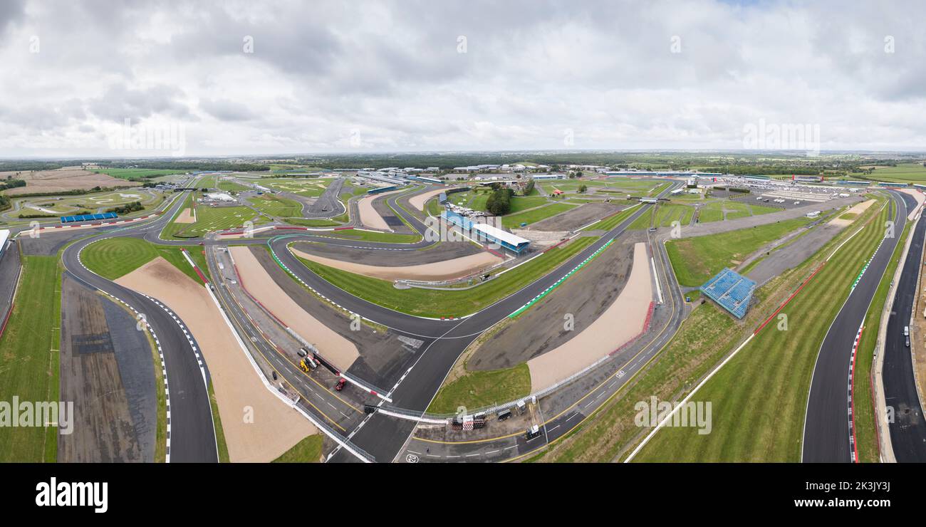 Veduta aerea del circuito di Silverstone, Northamptonshire, Inghilterra, ripresa il 27th settembre 2022 Foto Stock