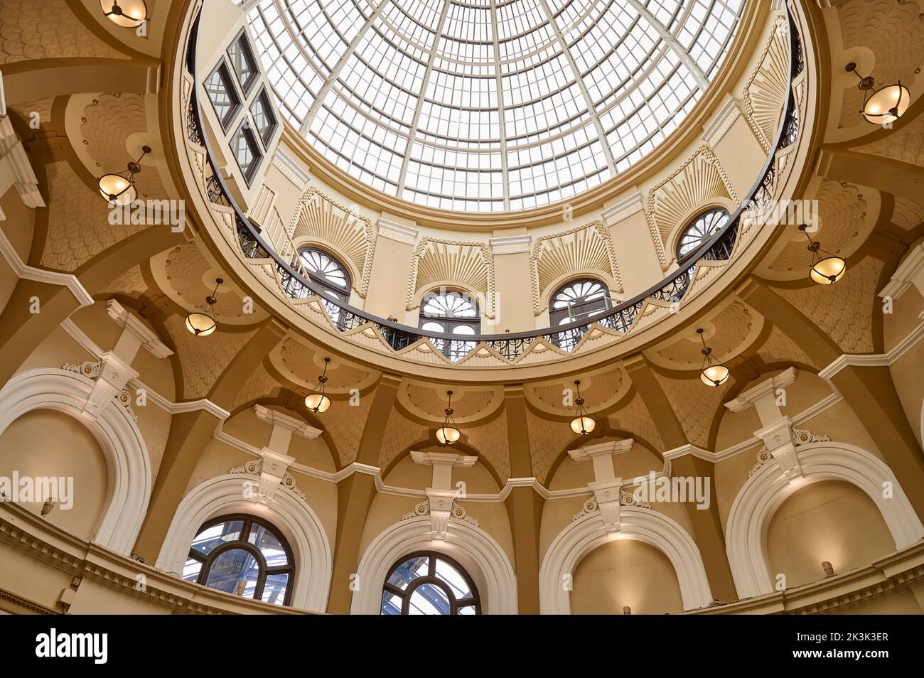 Sotto la cupola dei Winter Gardens, Blackpool, Regno Unito Foto Stock