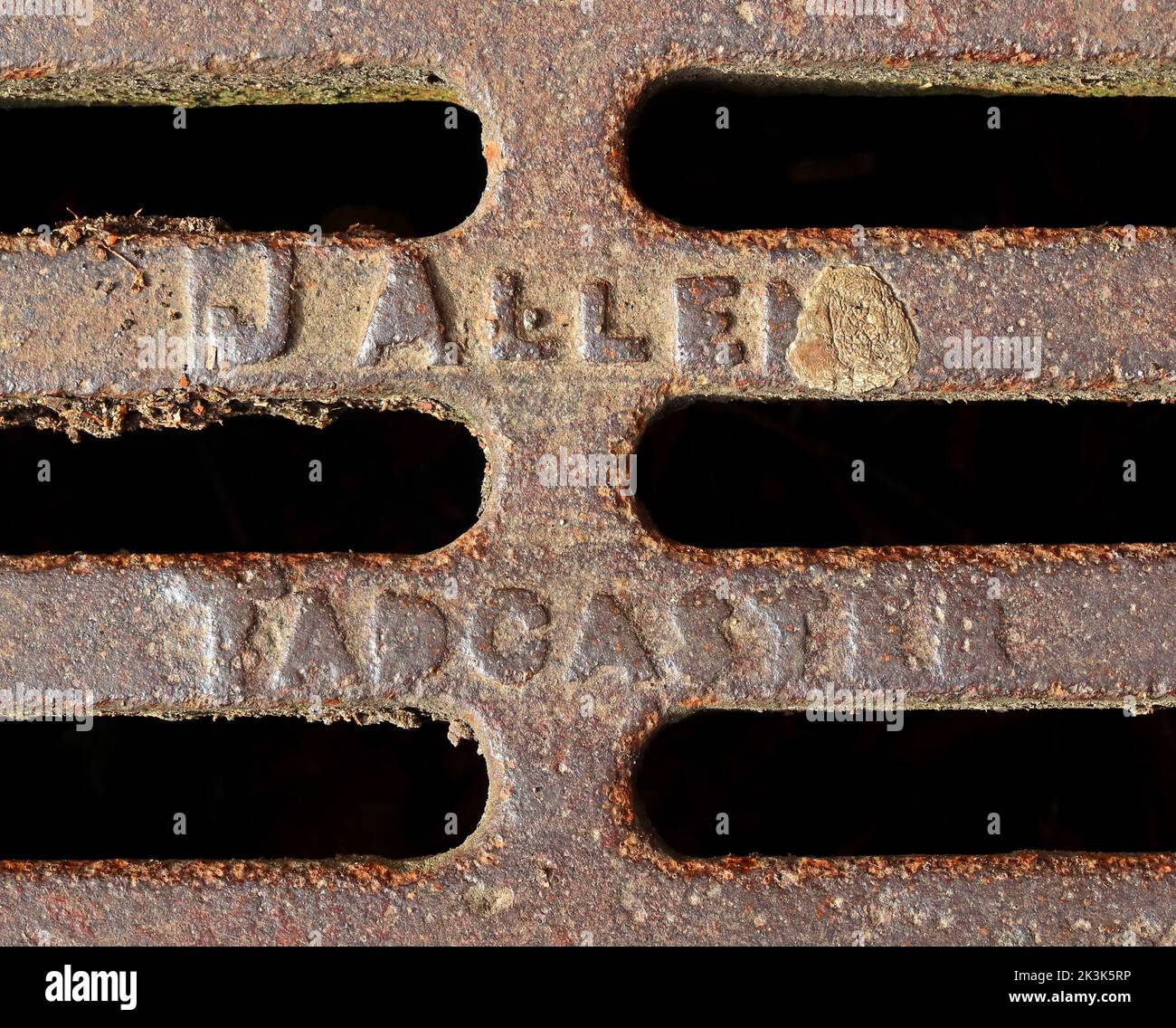 Griglia in ghisa goffrata con griglia J-Allen Tadcaster, North Yorkshire, Inghilterra, Regno Unito, LS24 8AA Foto Stock