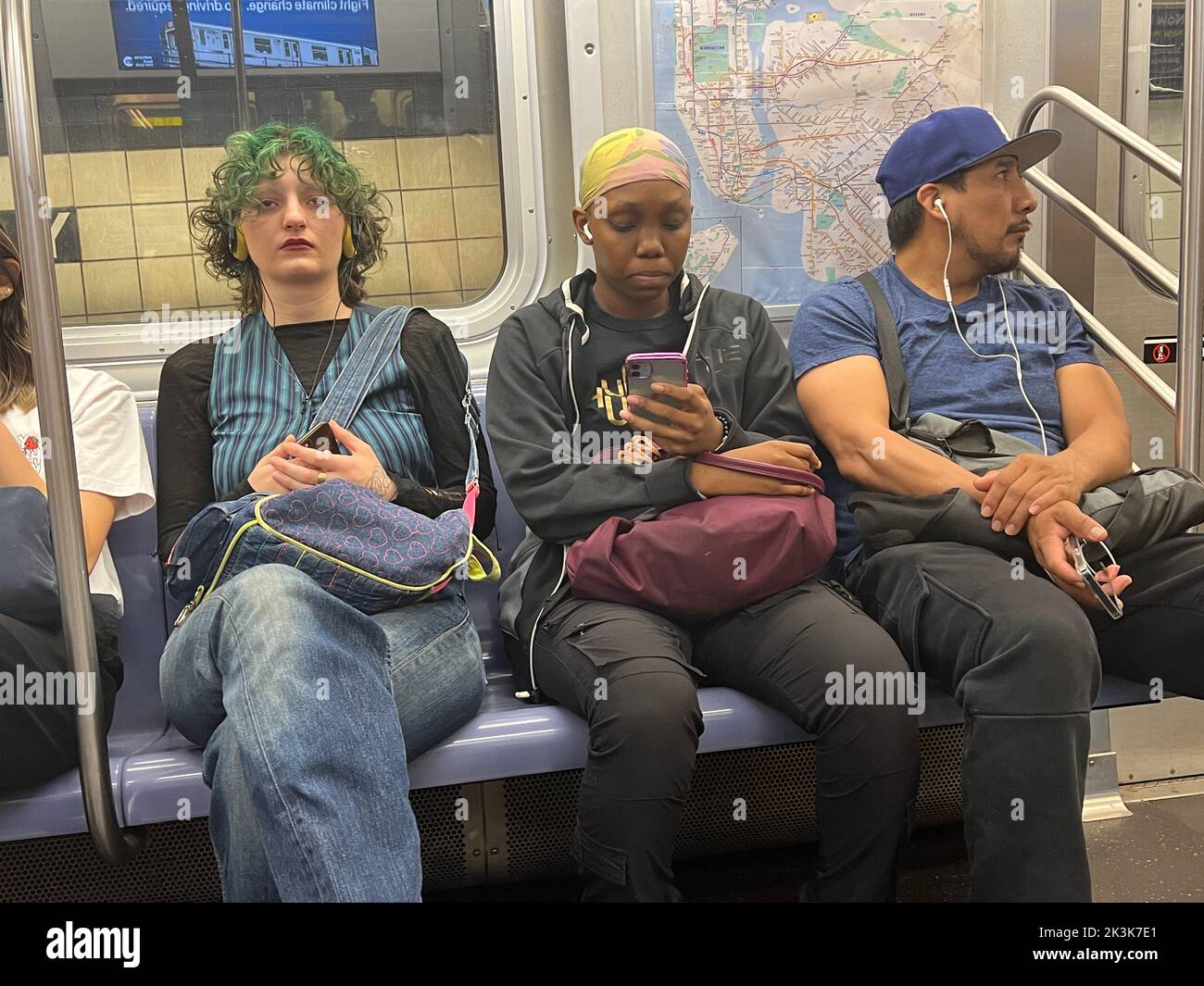 New Yorkers in treno a New York City. Foto Stock