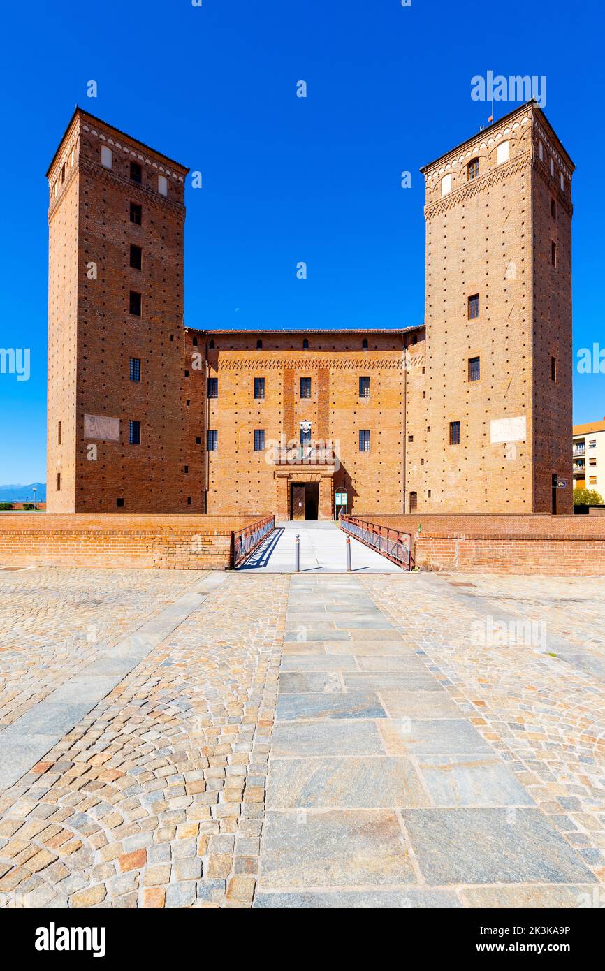 Castello di Fossano o Castello dei principi di Acaja, provincia di Cuneo, Piemonte. Regione dell'Italia nord-occidentale situata ai piedi delle Alpi. Foto Stock