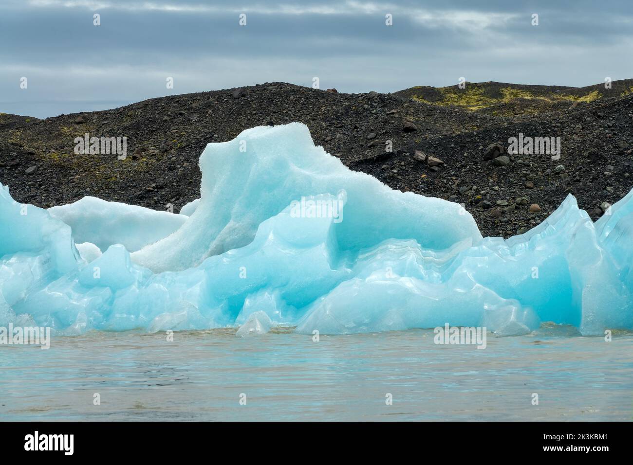 Ghiacciai nella laguna del ghiacciaio di Fjallsarlon, paesaggio artico, Islanda Foto Stock