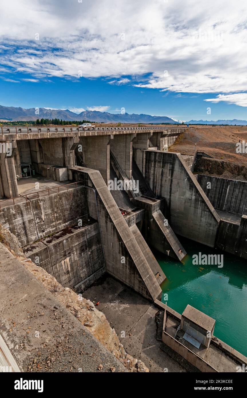 Upper Waitaki Hydro Development produce elettricità dall'acqua che scorre dalle Alpi meridionali al mare. La centrale elettrica si trova nel Wa Foto Stock