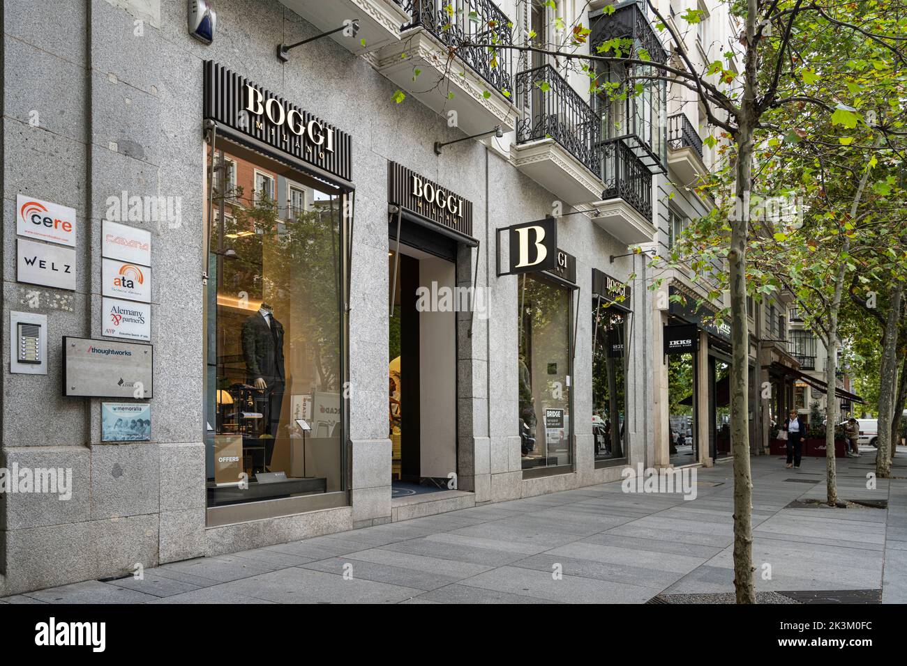 Madrid, Spagna, settembre 2022. Vista del marchio di moda Boggi uscire dal negozio nel centro della città Foto Stock
