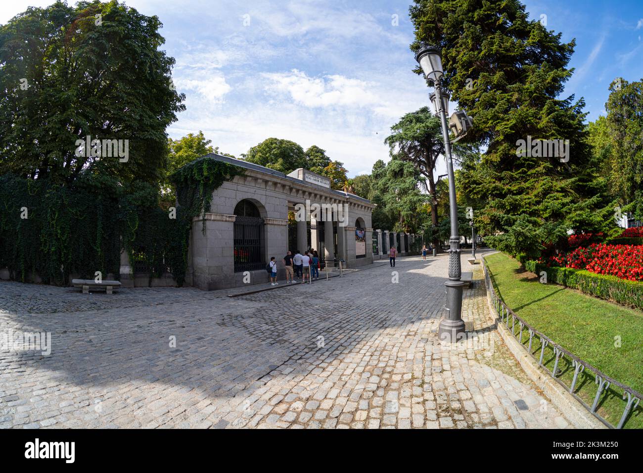 Madrid, Spagna, settembre 2022. Vista esterna della porta Nord del Giardino Botanico reale nel centro della città Foto Stock