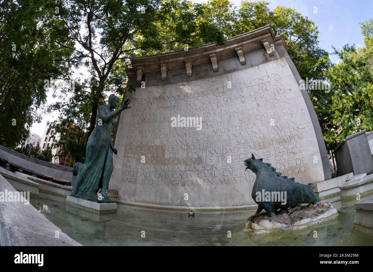 Madrid, Spagna, settembre 2022. Vista sul Monumento di Eugenio d´Ors Rovira nel centro della città Foto Stock