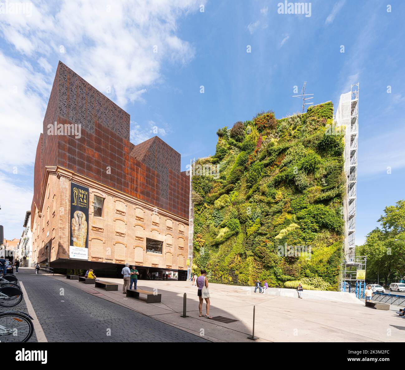 Madrid, Spagna, settembre 2022. Vista del giardino verticale Caixaforum nel centro della città Foto Stock