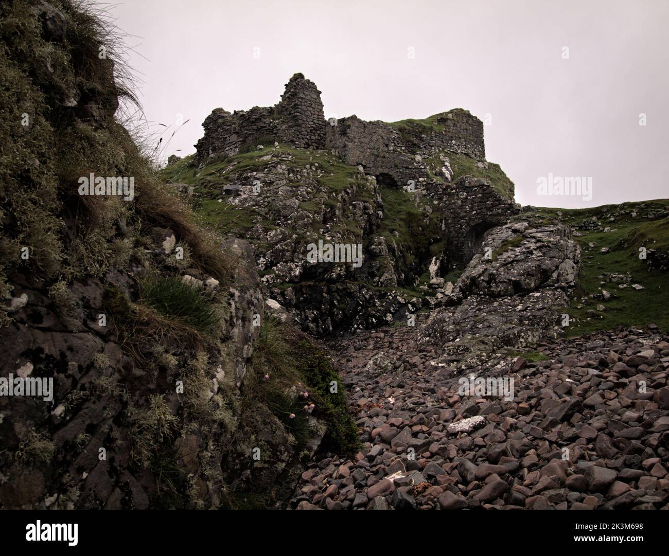 Dun Scaich castello Tokavaig, Sleat, Isola di Skye, Scozia. Foto Stock