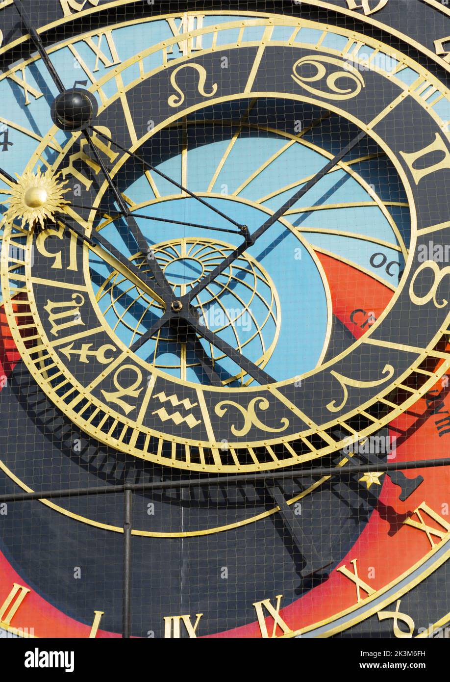 Serie fotografica Praga: Dettaglio dell'orologio astronomico di Praga, formato ritratto Foto Stock