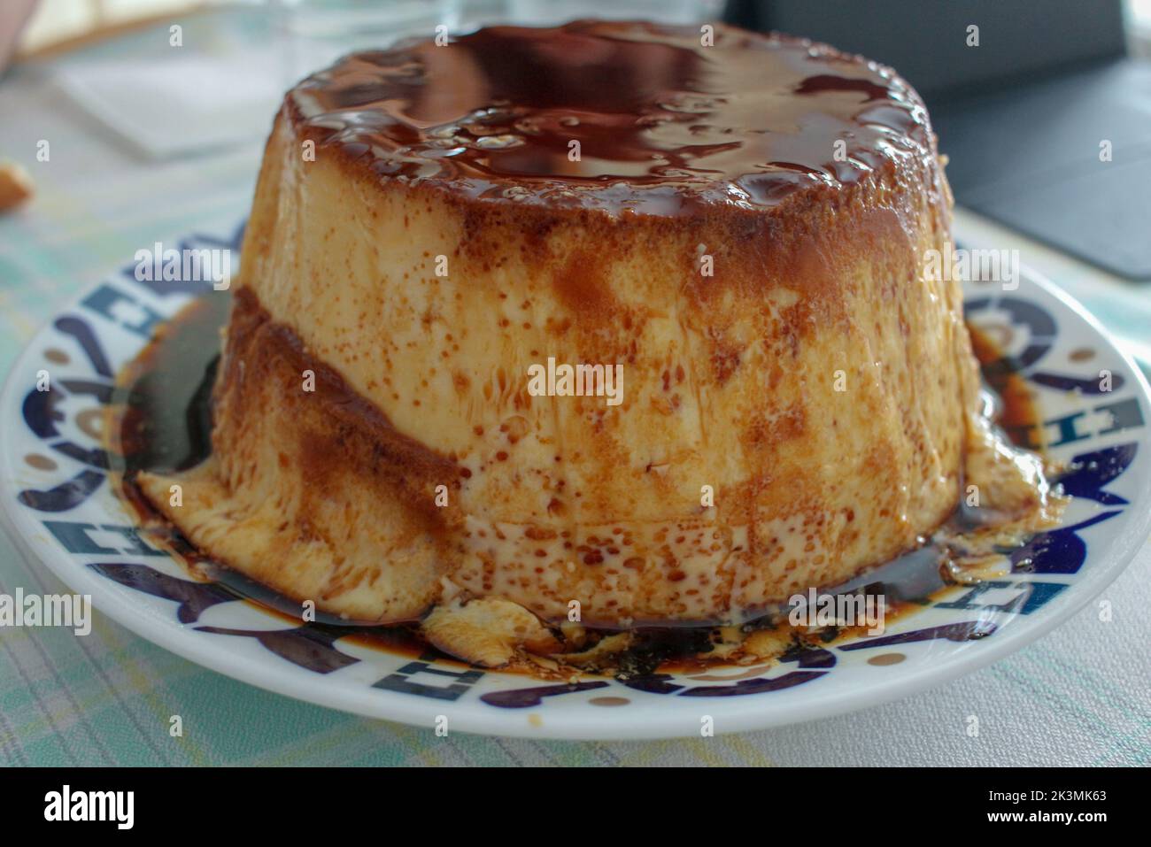 delizioso budino fatto in casa con dodici uova Foto Stock