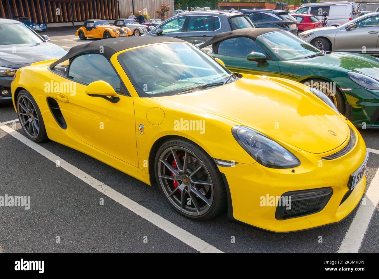 yellow porsche spyder uk Foto Stock