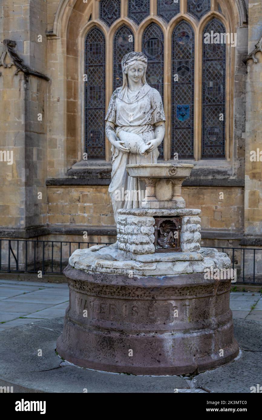 Statue al di fuori dell'Abbazia di Bath, Somerset, Regno Unito. Foto Stock