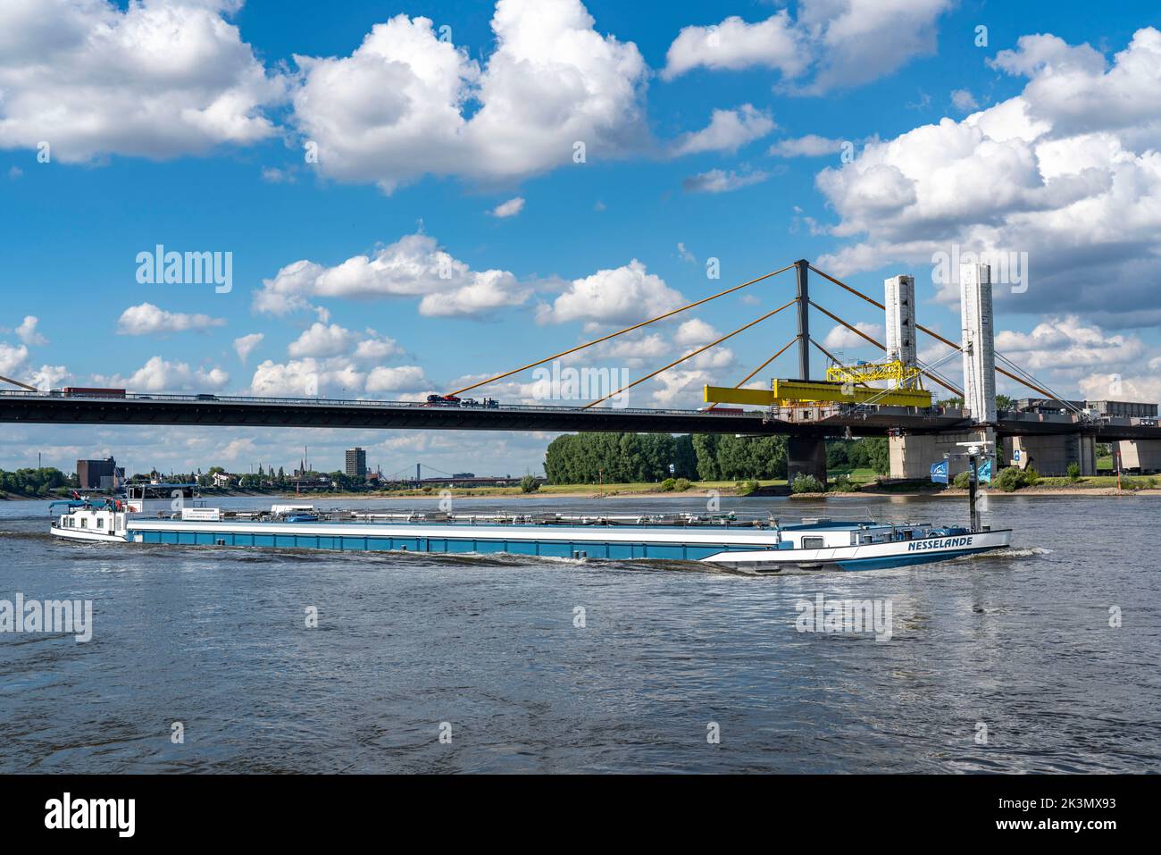 Nuova costruzione del ponte autostradale Neuenkamp sulla A40, sul Reno vicino Duisburg, montaggio libero a sbalzo del ponte principale, il nuovo Foto Stock