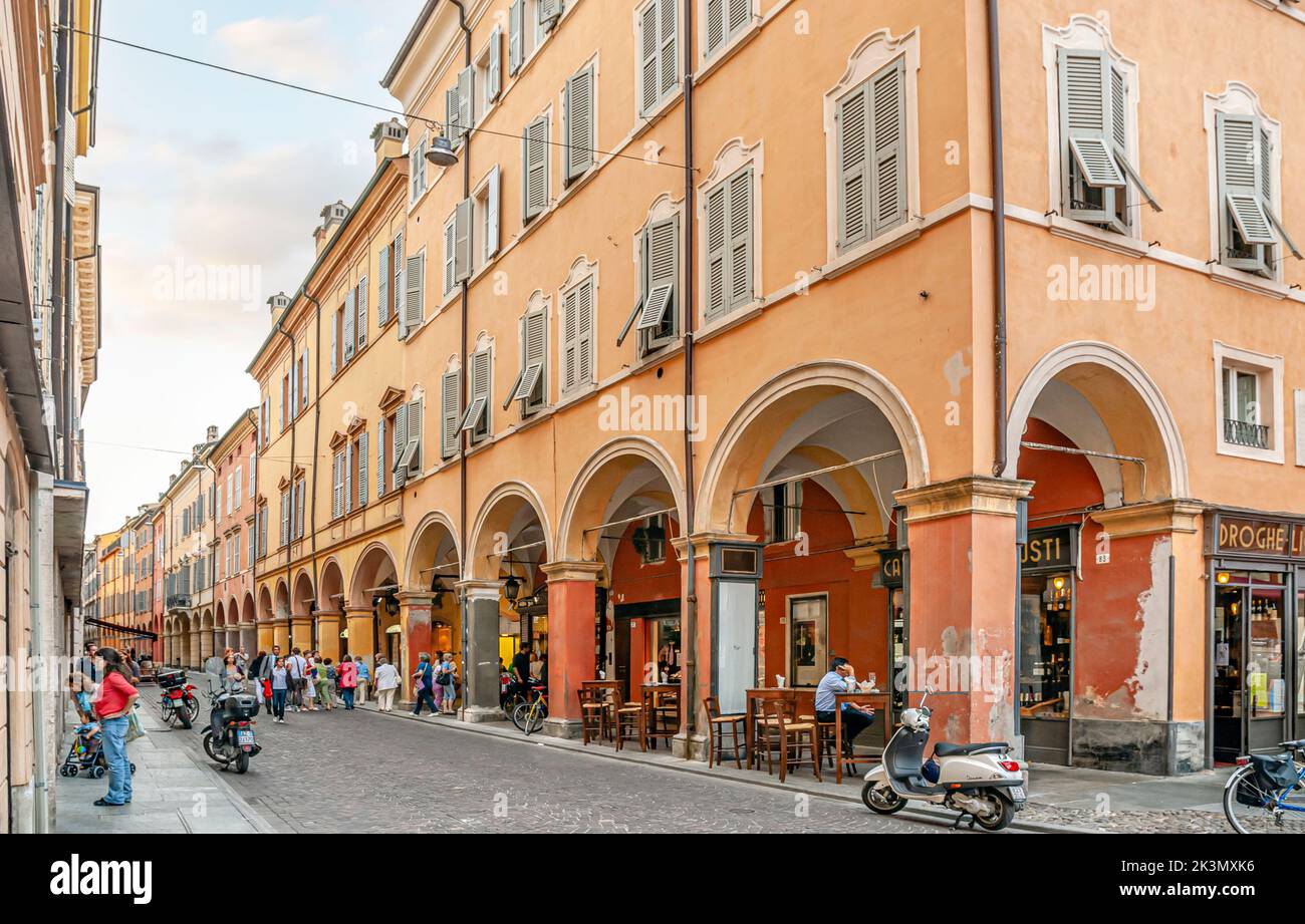 Via L.G. Farini nel centro storico di Modena, Emilia Romagna, Italia Centrale Foto Stock