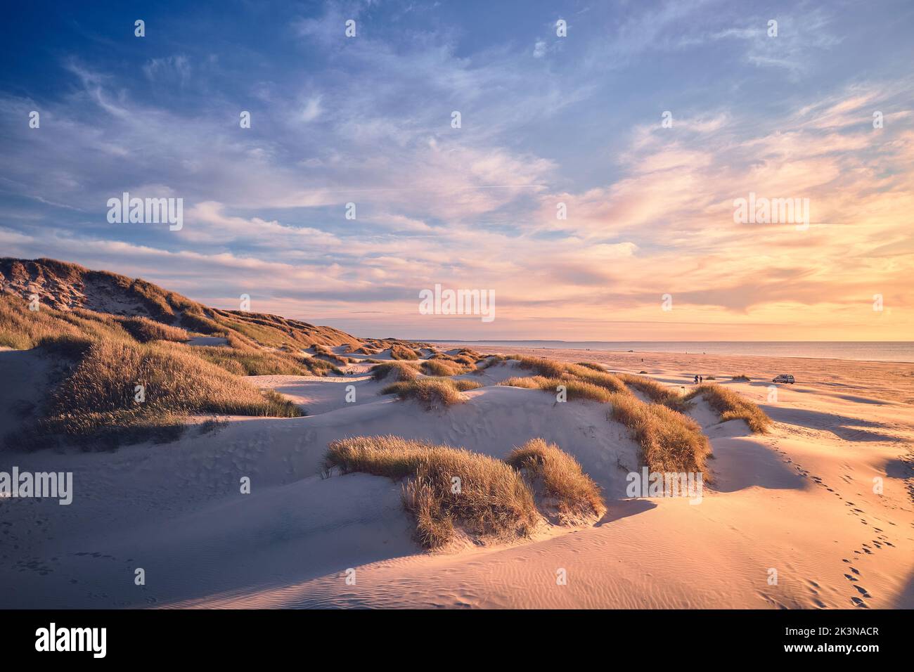 Tramonto alle ampie dune della Danimarca settentrionale. Foto di alta qualità Foto Stock