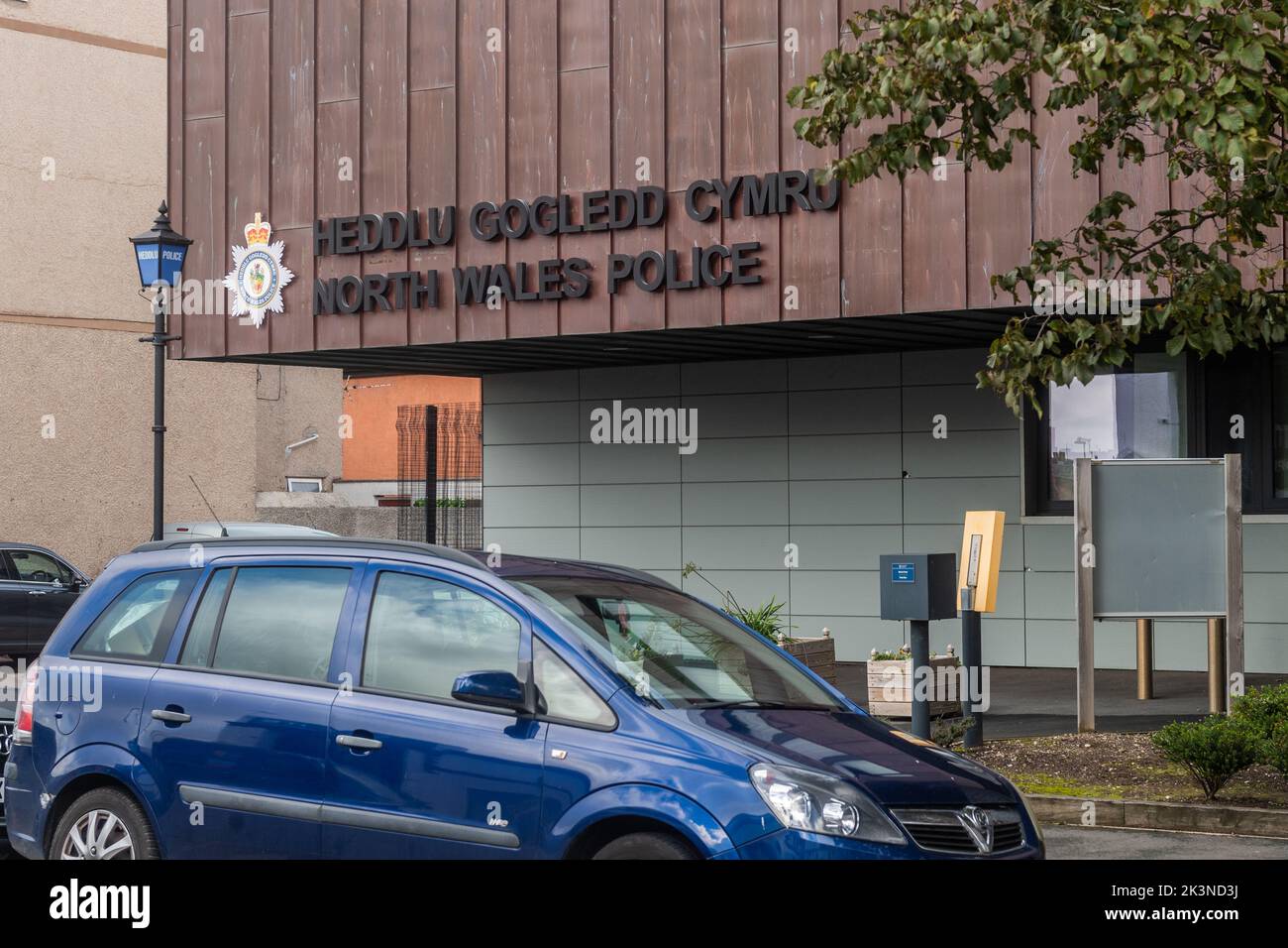 Stazione di polizia/Heddlu su Oxford Road, Llandudno, Galles del Nord, Regno Unito. Foto Stock
