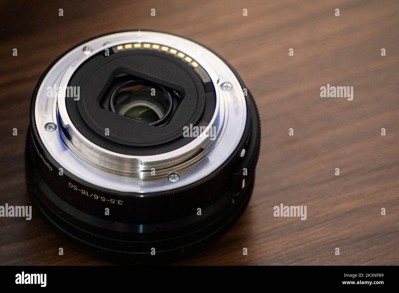 Una vista ravvicinata dell'obiettivo innesto e a baionetta di Sony Foto Stock