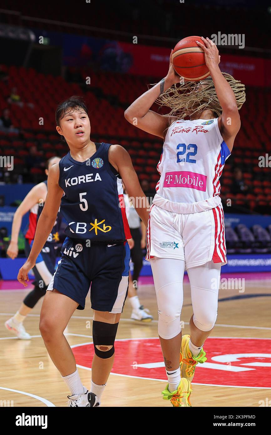 27th settembre 2022; Sydney, Homebush, nuovo Galles del Sud, Australia, Campionato del mondo di pallacanestro femminile, Puerto Rico contro Corea: I capelli di Arella GUIRANTES di Puerto Rico coprono completamente il viso mentre salpano nel cesto Foto Stock
