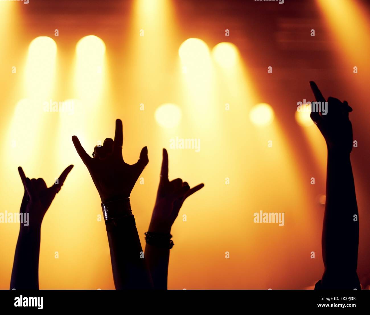 Mettere le mani in aria Foto Stock