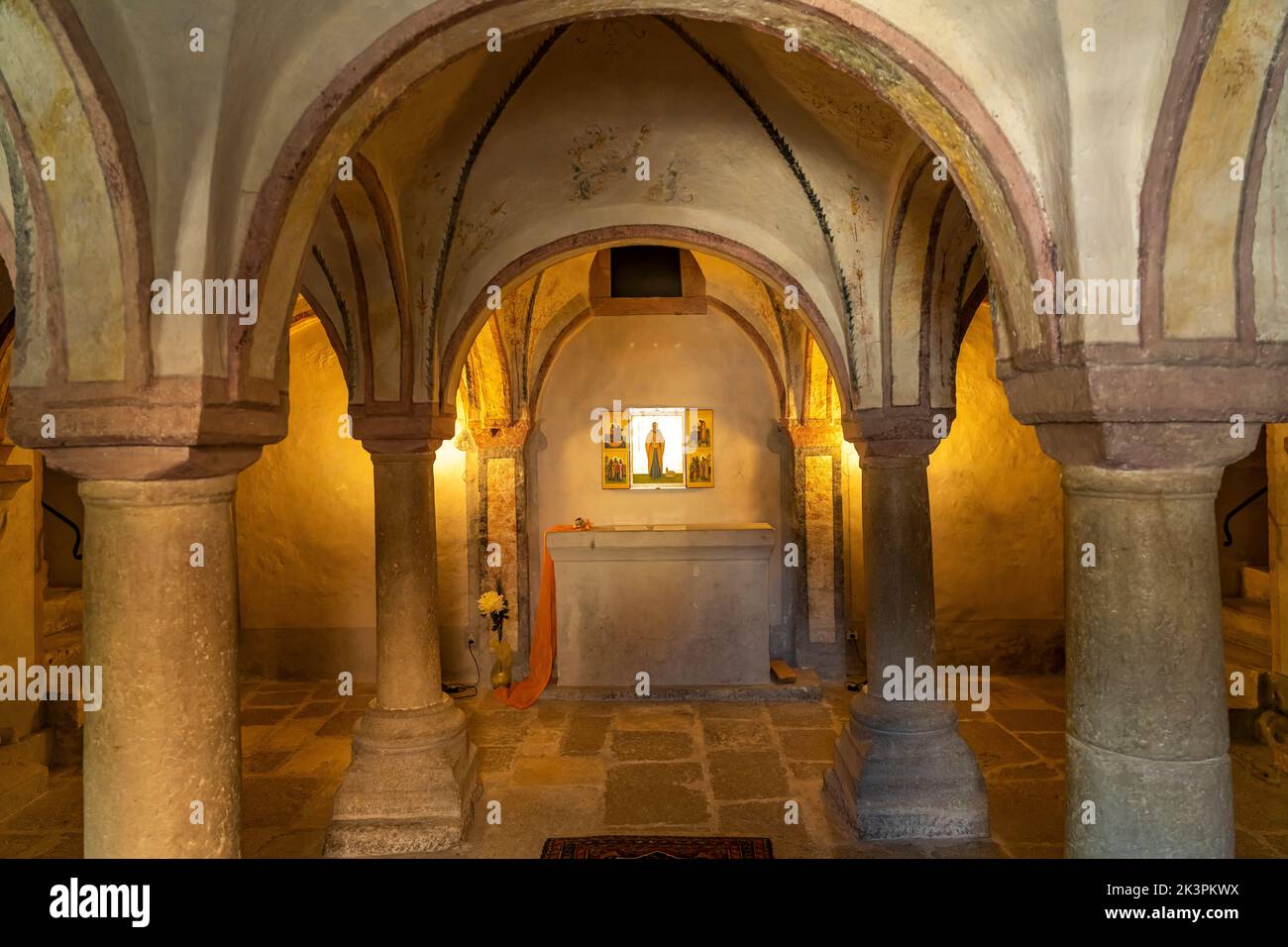 Krypta der Stiftskirche a Saint-Ursanne, Schweiz, Europa | la chiesa collegiata cripta, Saint-Ursanne, Svizzera, Europa Foto Stock