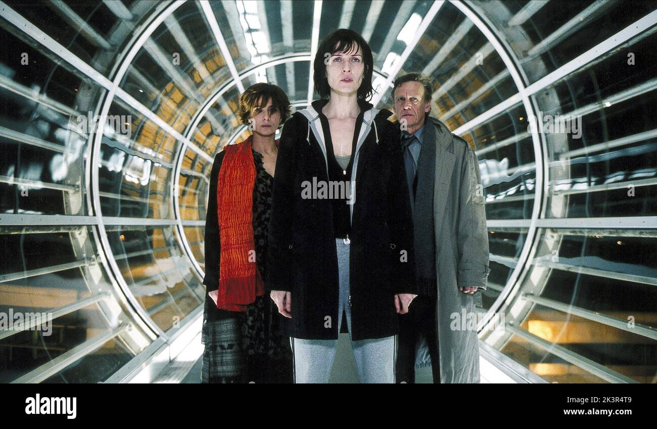 Laura Morante, Arly Jover e Didier Sauvegrain Film: Empire of the Wolves (2005) personaggi: Mathilde Urano, Anna Heymes, Dr. Ackerman regista: Chris Nahon 20 aprile 2005 **AVVERTENZA** questa fotografia è solo per uso editoriale ed è copyright di CANEL+ e/o del fotografo assegnato dalla Film o dalla Production Company e può essere riprodotta solo da pubblicazioni in concomitanza con la promozione del film di cui sopra. È richiesto un credito obbligatorio a CANEL+. Il fotografo deve essere accreditato anche quando è noto. Nessun uso commerciale può essere concesso senza autorizzazione scritta da parte della Film Company. Foto Stock