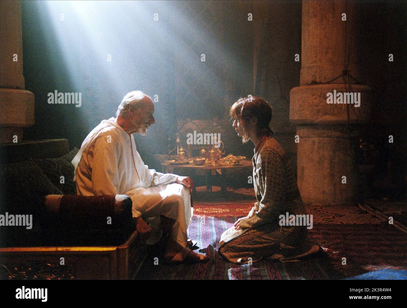 Vernon Dobtcheff & Arly Jover Film: Empire of the Wolves (2005) personaggi: Kudseyi, Anna Heymes regista: Chris Nahon 20 aprile 2005 **AVVERTENZA** questa fotografia è solo per uso editoriale ed è copyright di CANEL+ e/o del fotografo assegnato dalla Film o dalla Production Company e può essere riprodotta solo da pubblicazioni in concomitanza con la promozione del film di cui sopra. È richiesto un credito obbligatorio a CANEL+. Il fotografo deve essere accreditato anche quando è noto. Nessun uso commerciale può essere concesso senza autorizzazione scritta da parte della Film Company. Foto Stock