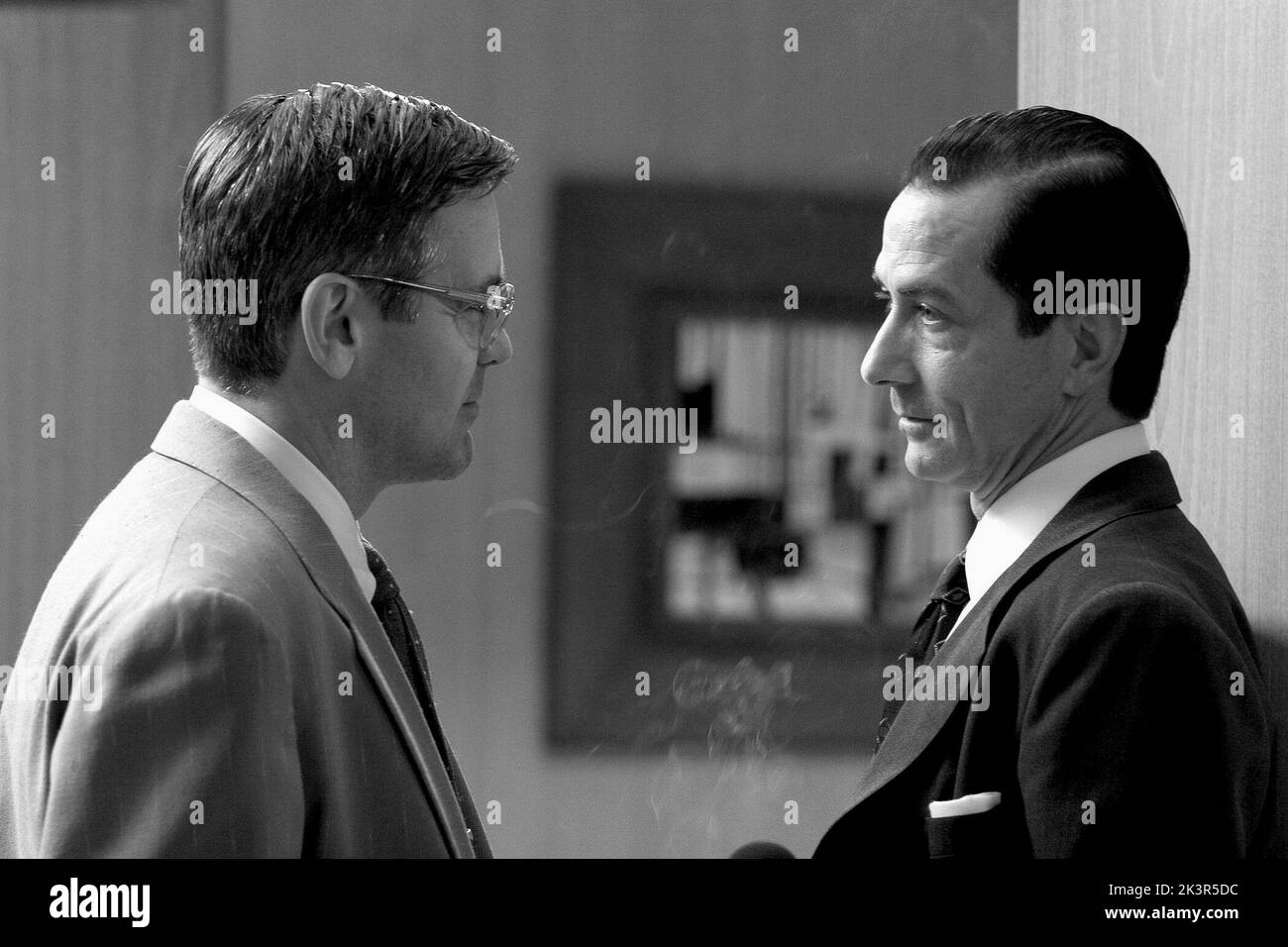 George Clooney & David Strathairn Film: Good Night, and Good Luck (2005) personaggi: Fred friendly & Edward R. Murrow regista: George Clooney 01 Settembre 2005 **AVVISO** questa fotografia è solo per uso editoriale ed è il copyright di WARNER BROS e/o del fotografo assegnato dalla Film or Production Company e può essere riprodotta solo da pubblicazioni in concomitanza con la promozione del suddetto Film. È richiesto un credito obbligatorio per WARNER BROS. Il fotografo deve essere accreditato anche quando è noto. Nessun uso commerciale può essere concesso senza l'autorizzazione scritta della Film Company. Foto Stock