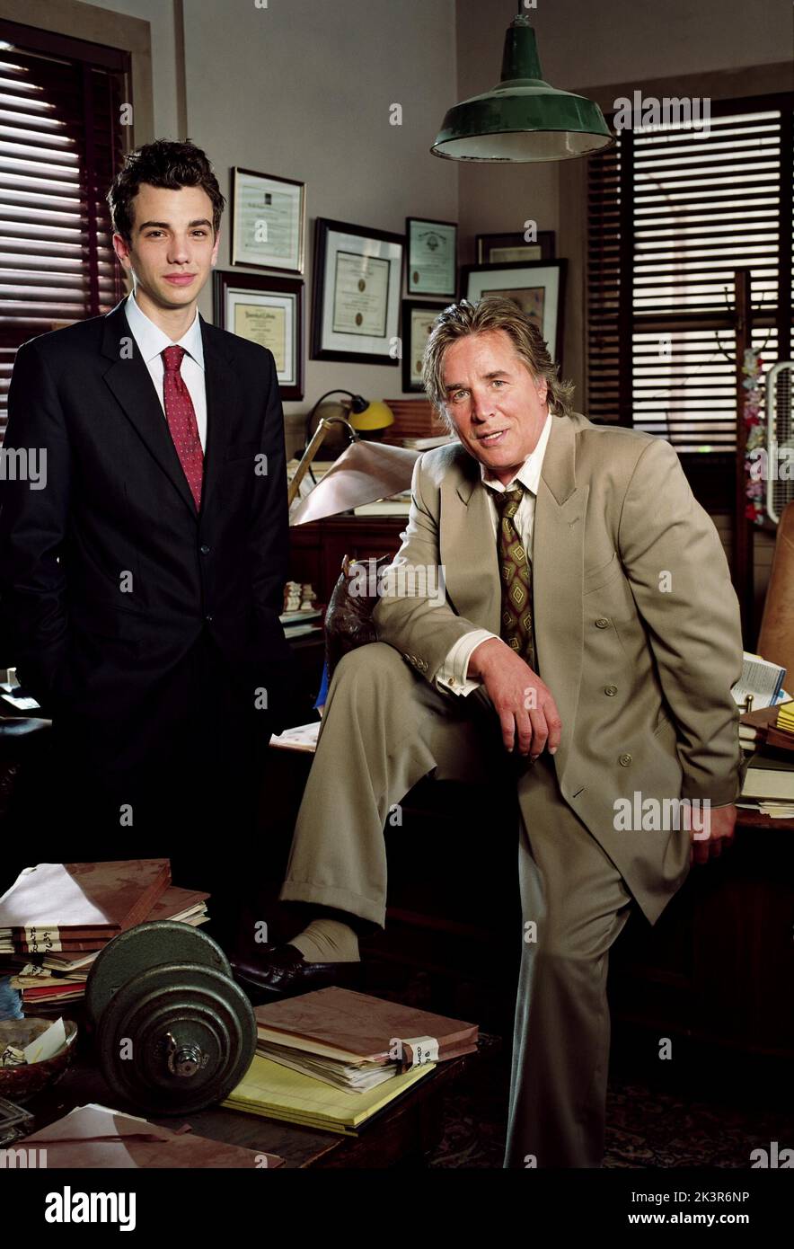 Jay Baruchel & Don Johnson Televisione: Just Legal (TV-Serie) personaggi: Skip Ross & Grant Cooper USA 2005, 01 Aprile 2005 **ATTENZIONE** questa fotografia è solo per uso editoriale ed è copyright di WARNER BROS. TV e/o il fotografo assegnato dalla Film o dalla Società di produzione e può essere riprodotto solo da pubblicazioni in concomitanza con la promozione del film di cui sopra. Un credito obbligatorio a WARNER BROS. È richiesto un televisore. Il fotografo deve essere accreditato anche quando è noto. Nessun uso commerciale può essere concesso senza autorizzazione scritta da parte della Film Company. Foto Stock