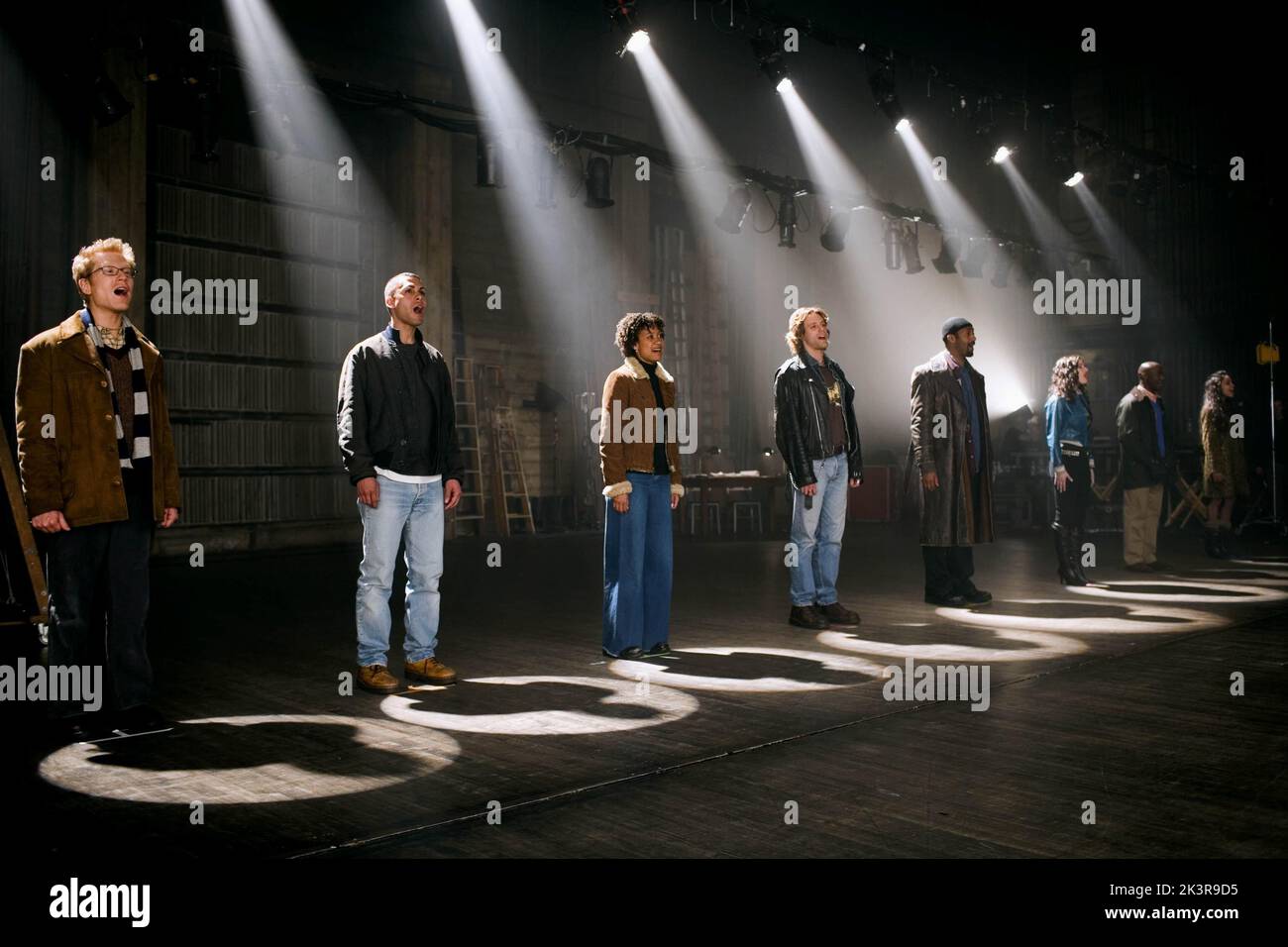 Anthony Rapp, Wilson Jermaine Heredia, Tracie Thoms, Adam Pascal, Jesse L. Martin, Idina Menzel, Taye Diggs & Rosario Dawson Film: Noleggio (2005) personaggi: Mark Cohen,Angel Dumott Schunard,Joanne Jefferson,Roger Davis,Tom Collins,Maureen Johnson,Benjamin Coffin III & Mimi Marquez regista: Chris Columbus 23 novembre 2005 **AVVERTENZA** questa fotografia è solo per uso editoriale ed è copyright di SONY e/o del fotografo assegnato dalla Film o Production Company e può essere riprodotta solo da pubblicazioni in concomitanza con la promozione del film sopra indicato. Un credito obbligatorio a SONY è Foto Stock