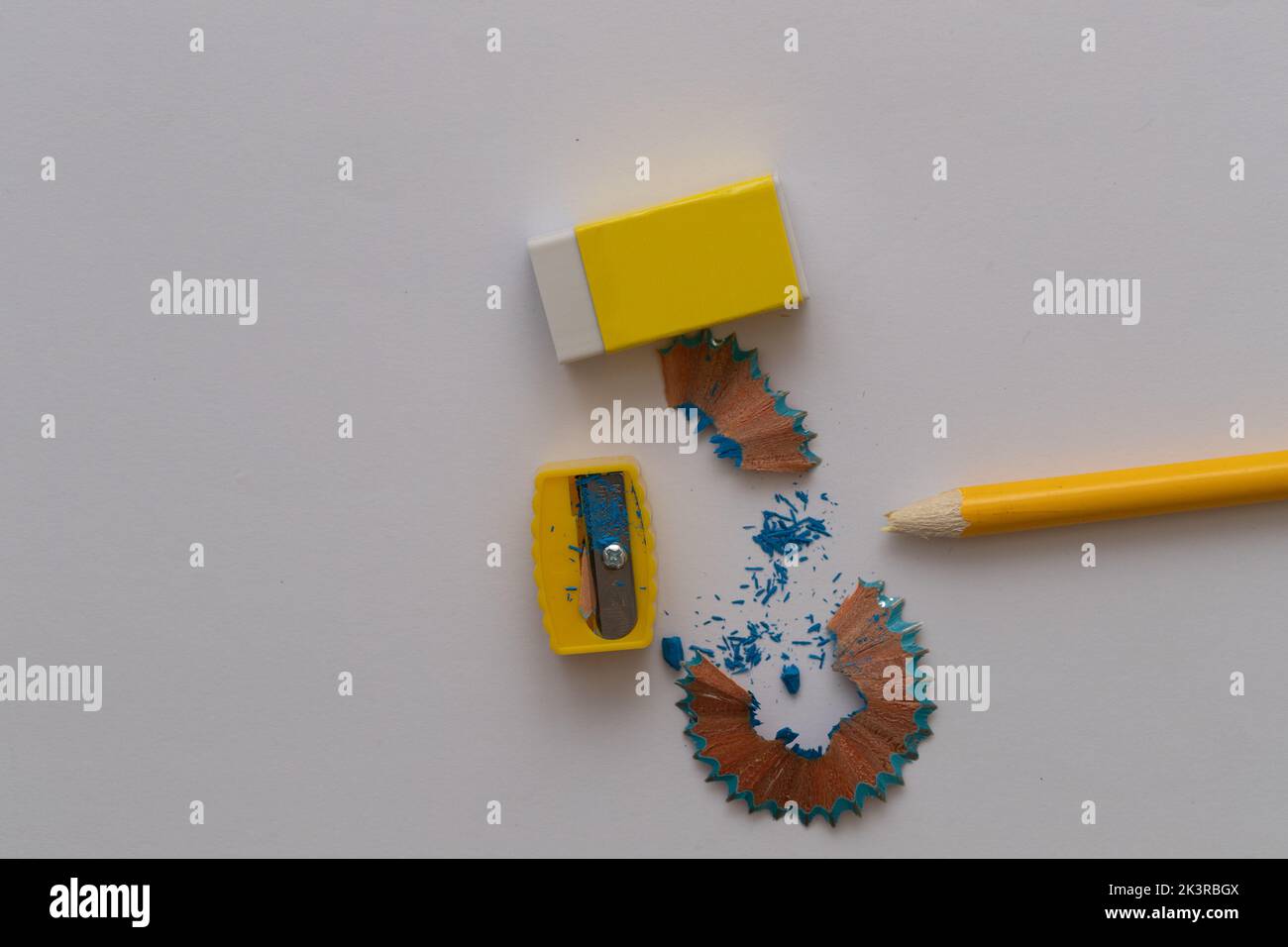 Vista dall'alto di cancelleria, concetto di back-to-School, forniture scolastiche Foto Stock