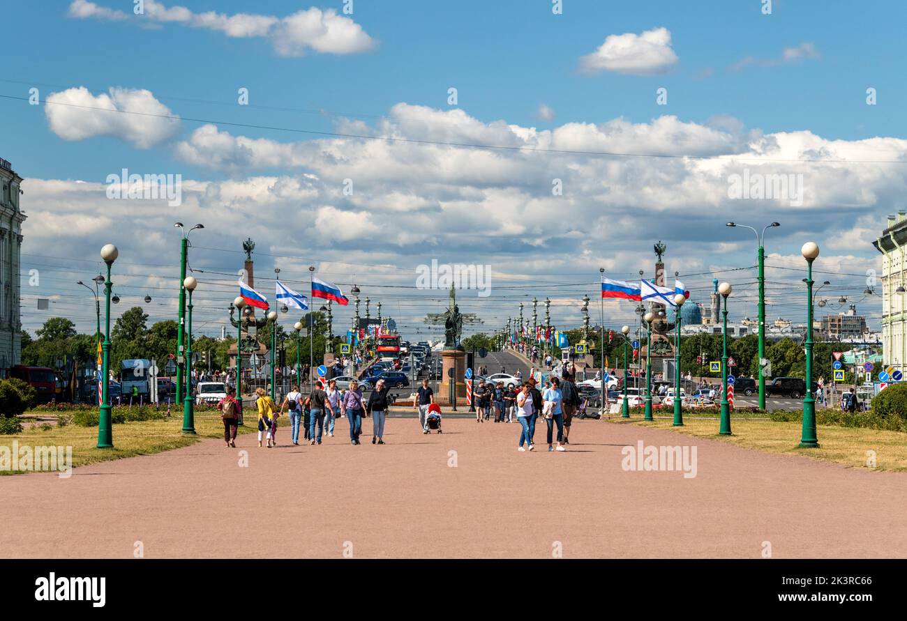 Vista verso il ponte Troitskiy da Marsovo Pole (campo di Marte), San Pietroburgo, Russia Foto Stock