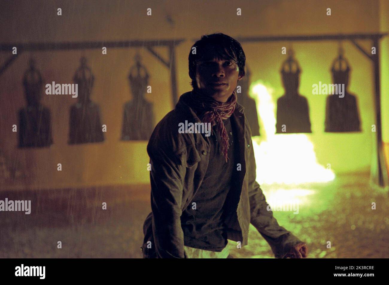 Tony JAA Film: The Protector; Tom Yum Goong; Warrior King (THA/HK/USA 2005) personaggi: Kham Director: Prachya Pinkaew 11 Agosto 2005 **AVVISO** questa fotografia è solo per uso editoriale ed è il copyright DELLA SOCIETÀ WEINSTEIN e/o del fotografo assegnato dalla Società di produzione e film e può essere riprodotta solo da pubblicazioni in concomitanza con la promozione del suddetto Film. È richiesto un credito obbligatorio per L'AZIENDA WEINSTEIN. Il fotografo deve essere accreditato anche quando è noto. Nessun uso commerciale può essere concesso senza l'autorizzazione scritta della Film Company. Foto Stock