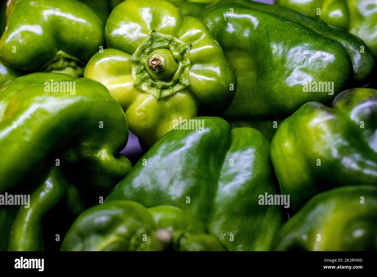 Peperone verde. Fruttivendolo spagnolo con prodotti di alta qualità. Foto Stock