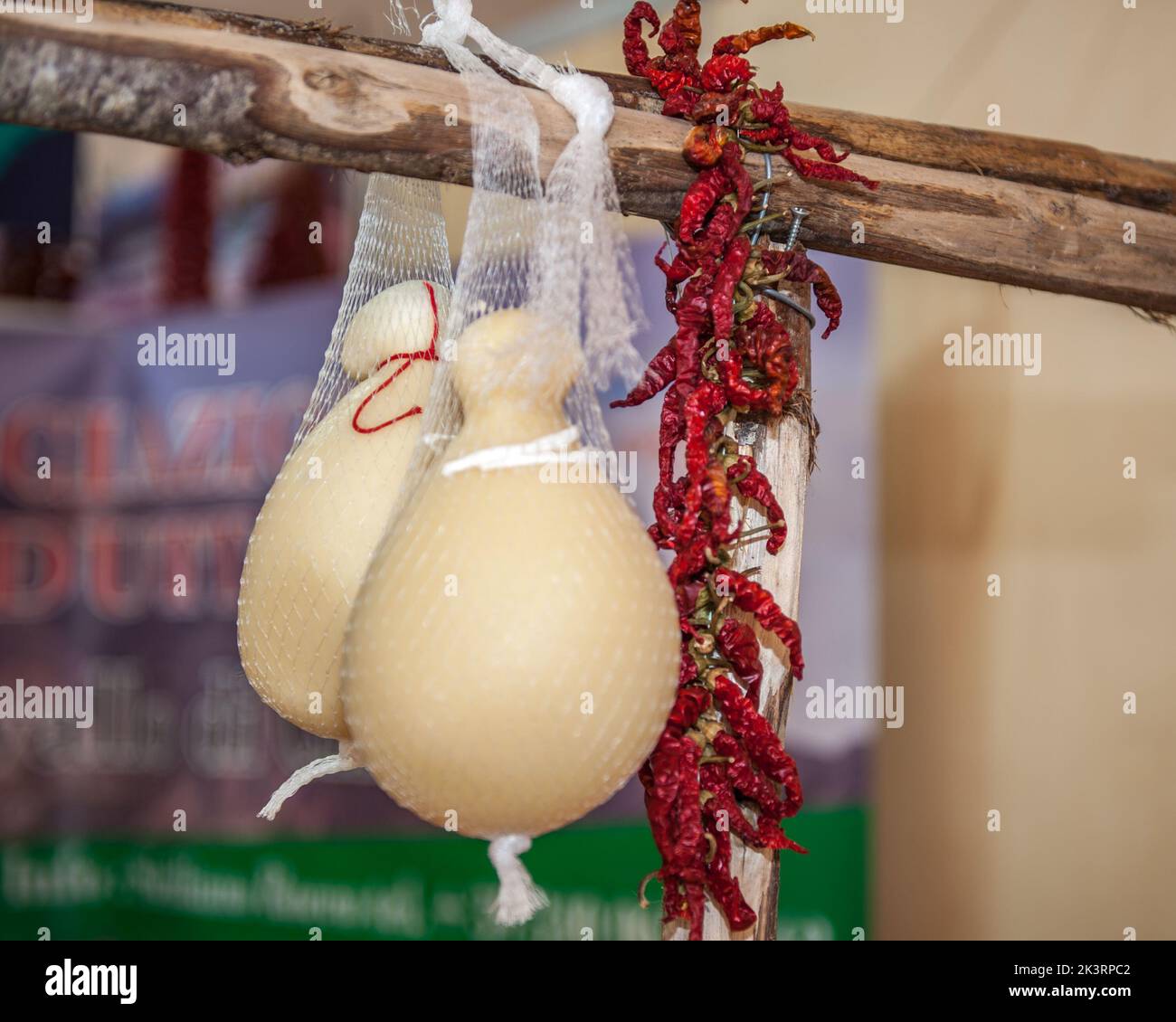 Caciocavallo e peperoncino calabrese al Salone del gusto 2022 Foto Stock
