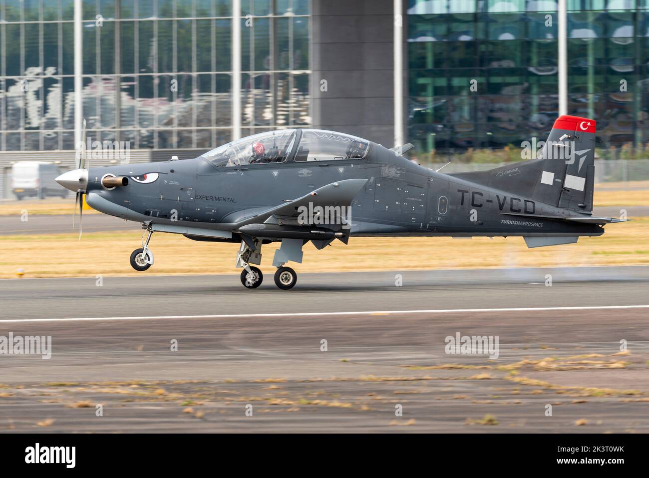 Turkish Aerospace Industries Hürkuş approda a Farnborough International Airshow 2022. Nuovo allenatore di base e velivolo da attacco di terra per l'AF turca Foto Stock