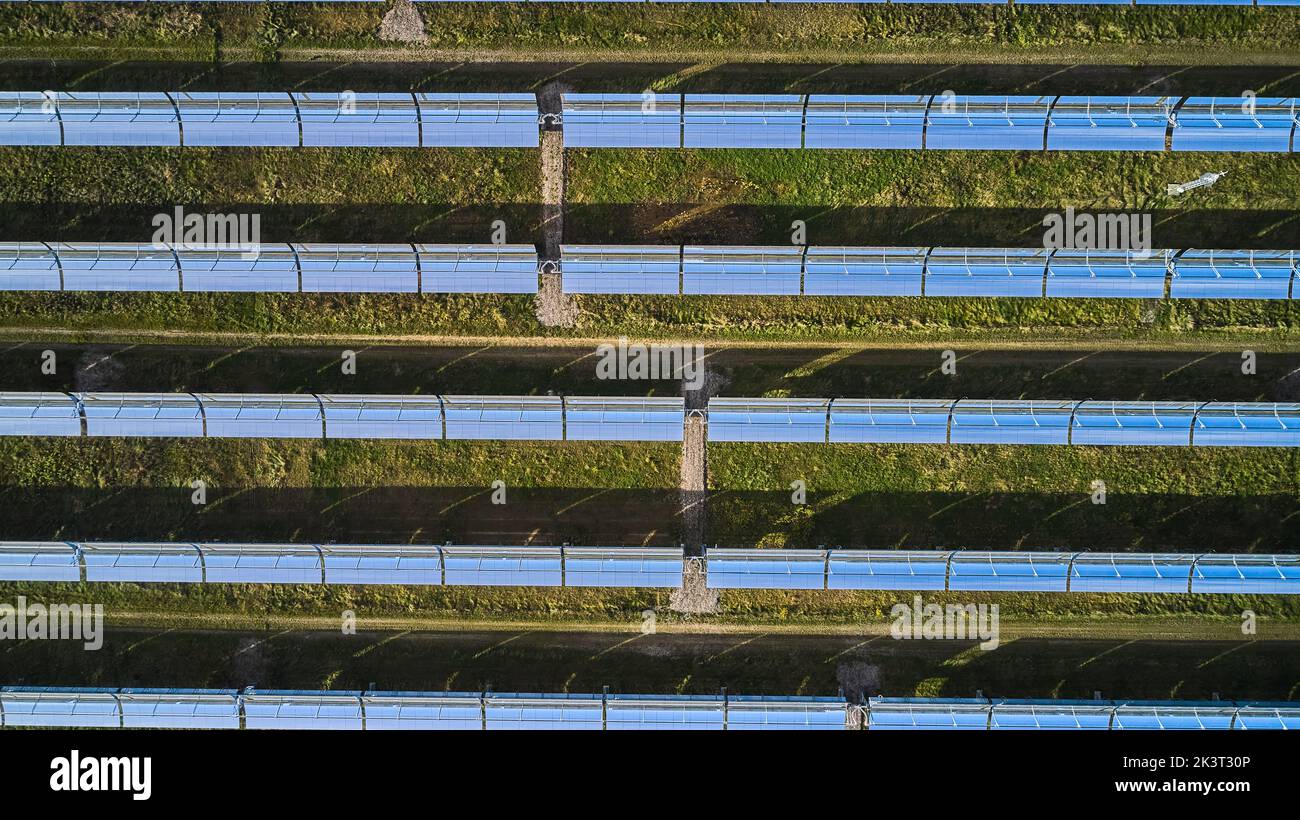 Grande campo di pannelli solari in danimarca Foto Stock