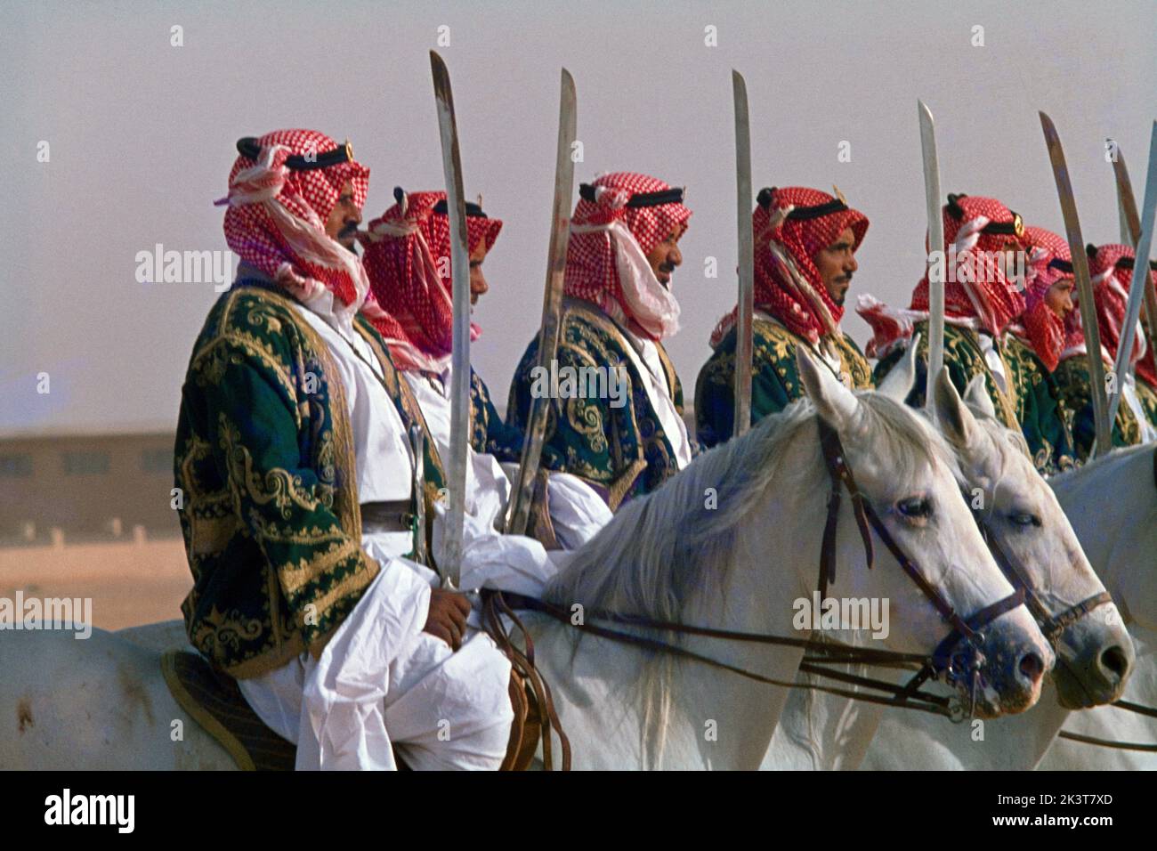 Riyadh Arabia Saudita guardia di cavalli con le spade Foto Stock