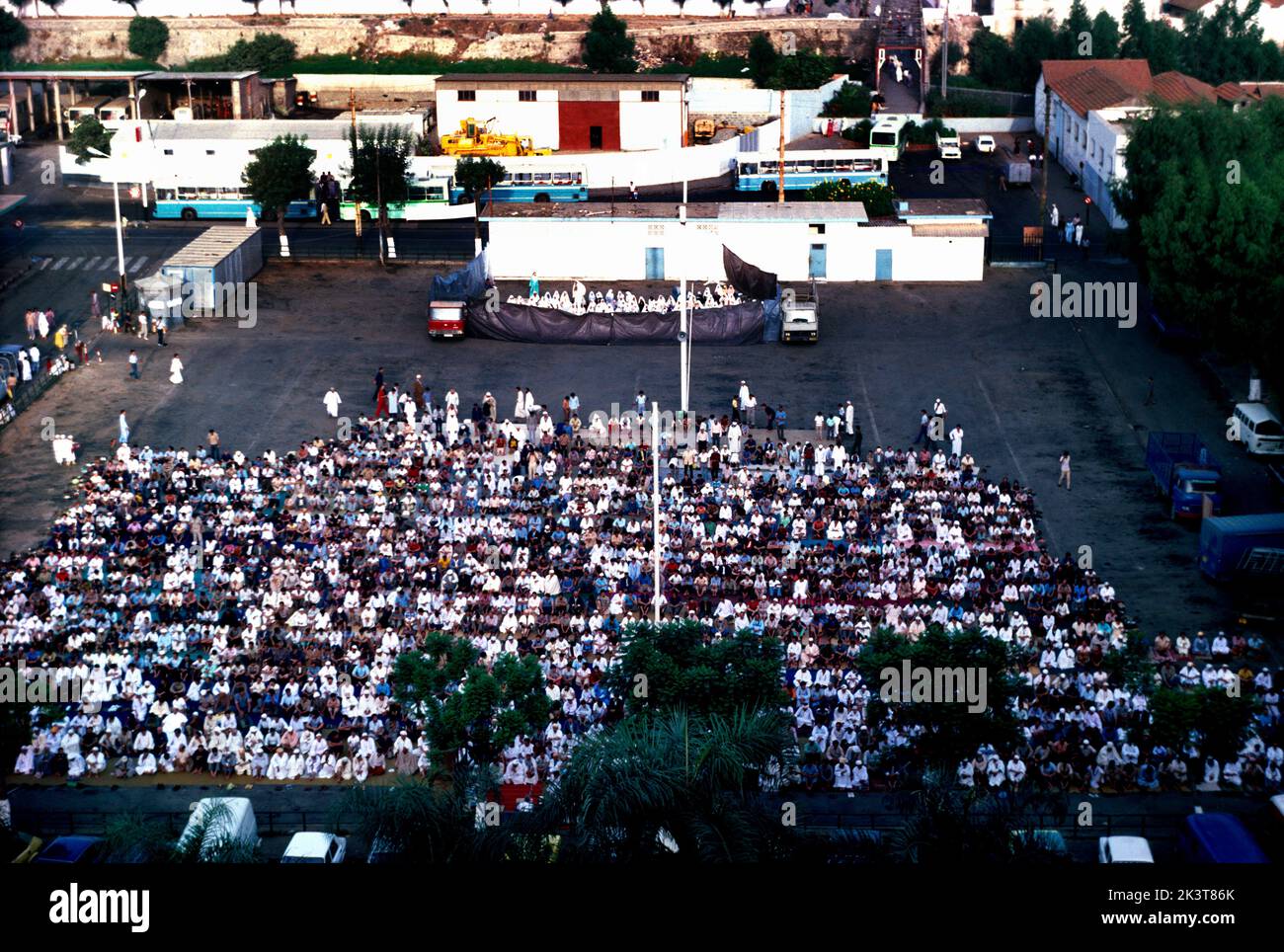 Algeri l'Algeria adorava pregare fuori a Eid Foto Stock