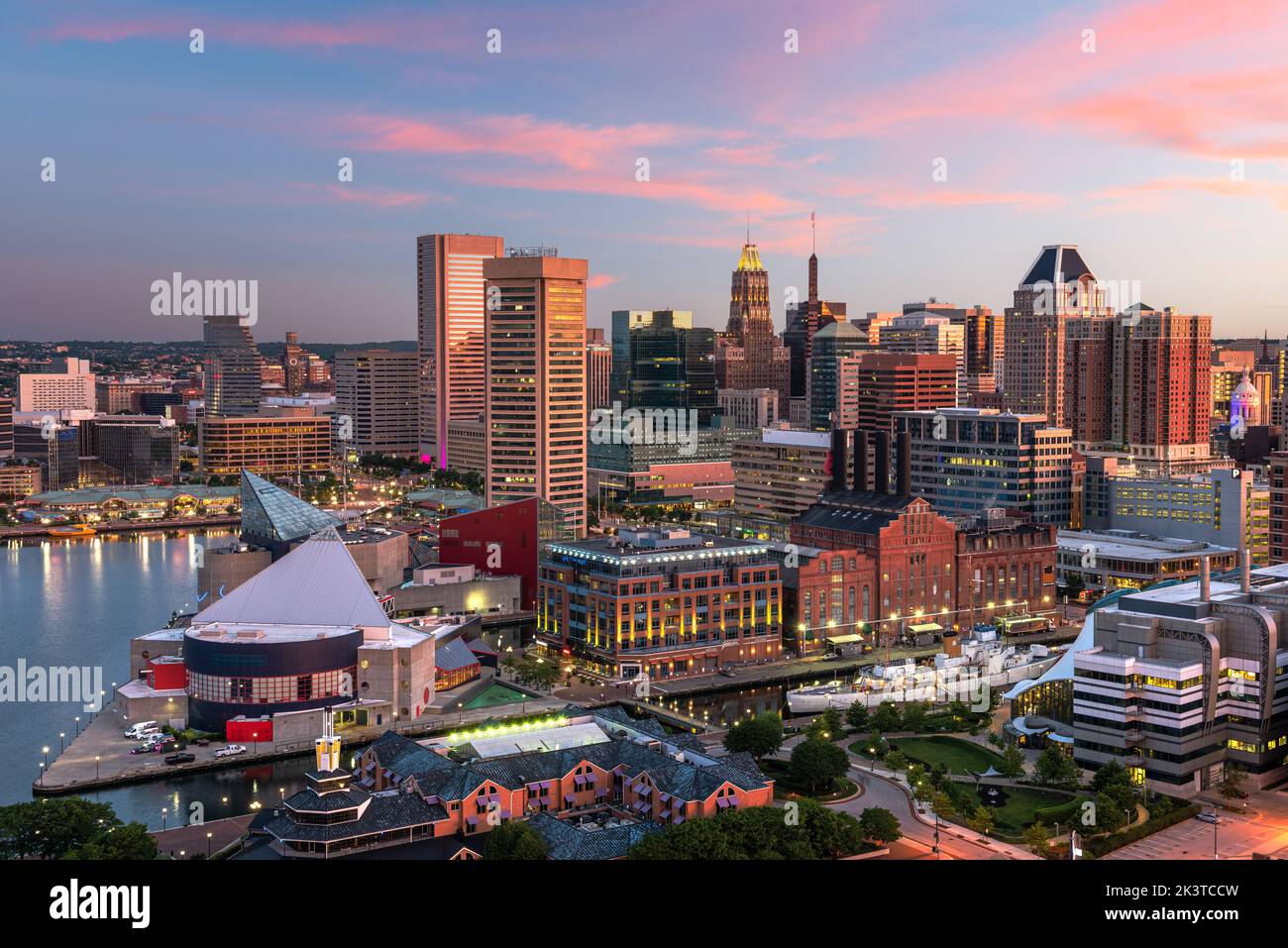 Baltimore, Maryland, Stati Uniti d'America Skyline sul Porto Interno al crepuscolo. Foto Stock