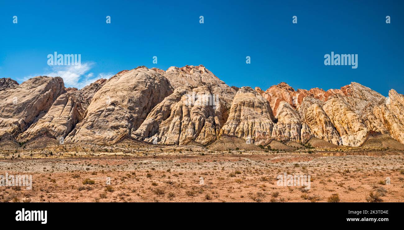 Barriera corallina di San Rafael al confine orientale di San Rafael Swell, Navajo e pietra arenaria di Wingate del Glen Canyon Group, San Rafael Reef Wilderness, Utah, USA Foto Stock