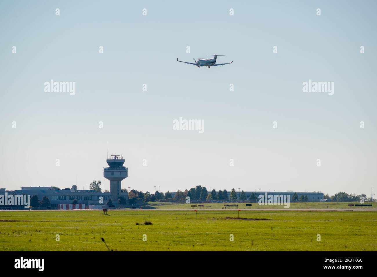 Un velivolo privato decollo dall'aeroporto McDonald Cartier di Ottawa, Ottawa, Ontario, Canada Foto Stock