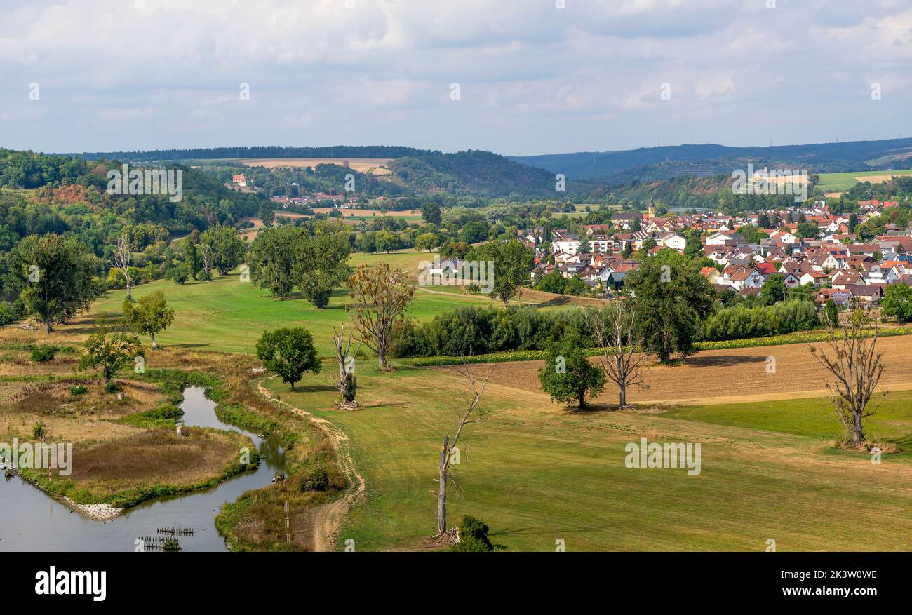 Il paesaggio ad angolo alto mostra Offenau, visto da Bad Wimpfen, una storica città termale nel quartiere di Heilbronn nella regione di Baden-Wuerttemberg del sud Foto Stock