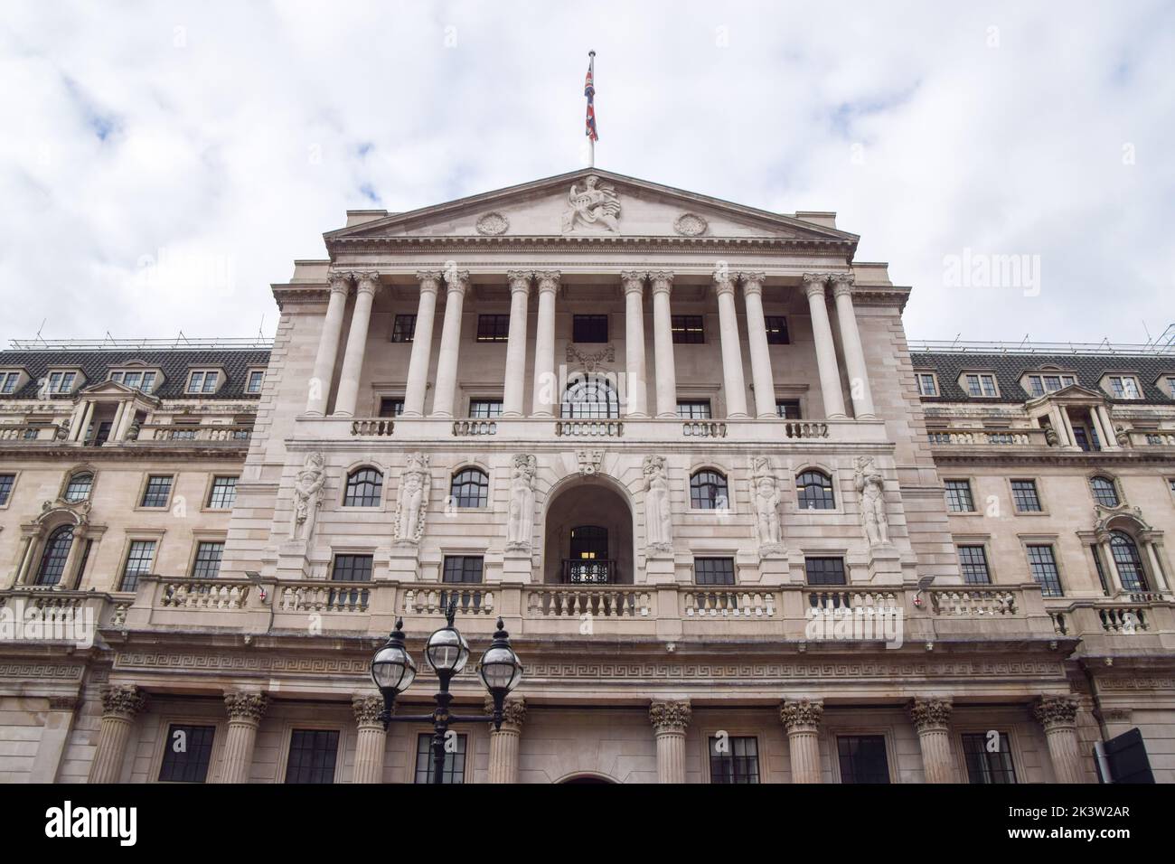 Londra, Inghilterra, Regno Unito. 28th Set, 2022. Vista esterna della Bank of England nella City of London, il quartiere finanziario della capitale. Bank of England ha annunciato un programma di acquisto di bond da 65 miliardi di sterline per calmare i mercati. (Credit Image: © Vuk Valcic/ZUMA Press Wire) Foto Stock