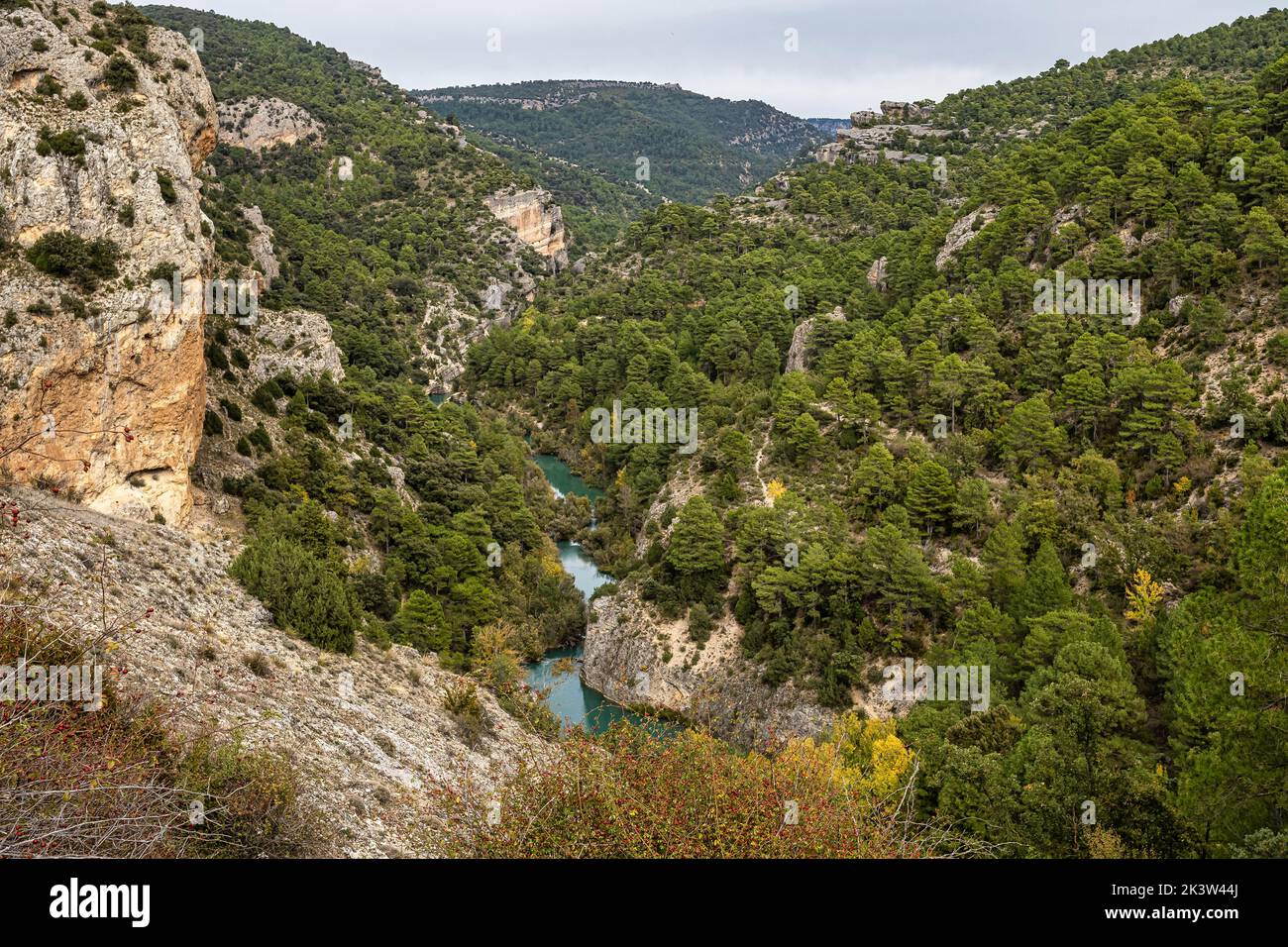 Finestra del Diavolo. Punto di vista naturale sulla riva del fiume Jucar. Villalba de la Sierra, Cuenca, Spagna - Europa. Foto Stock