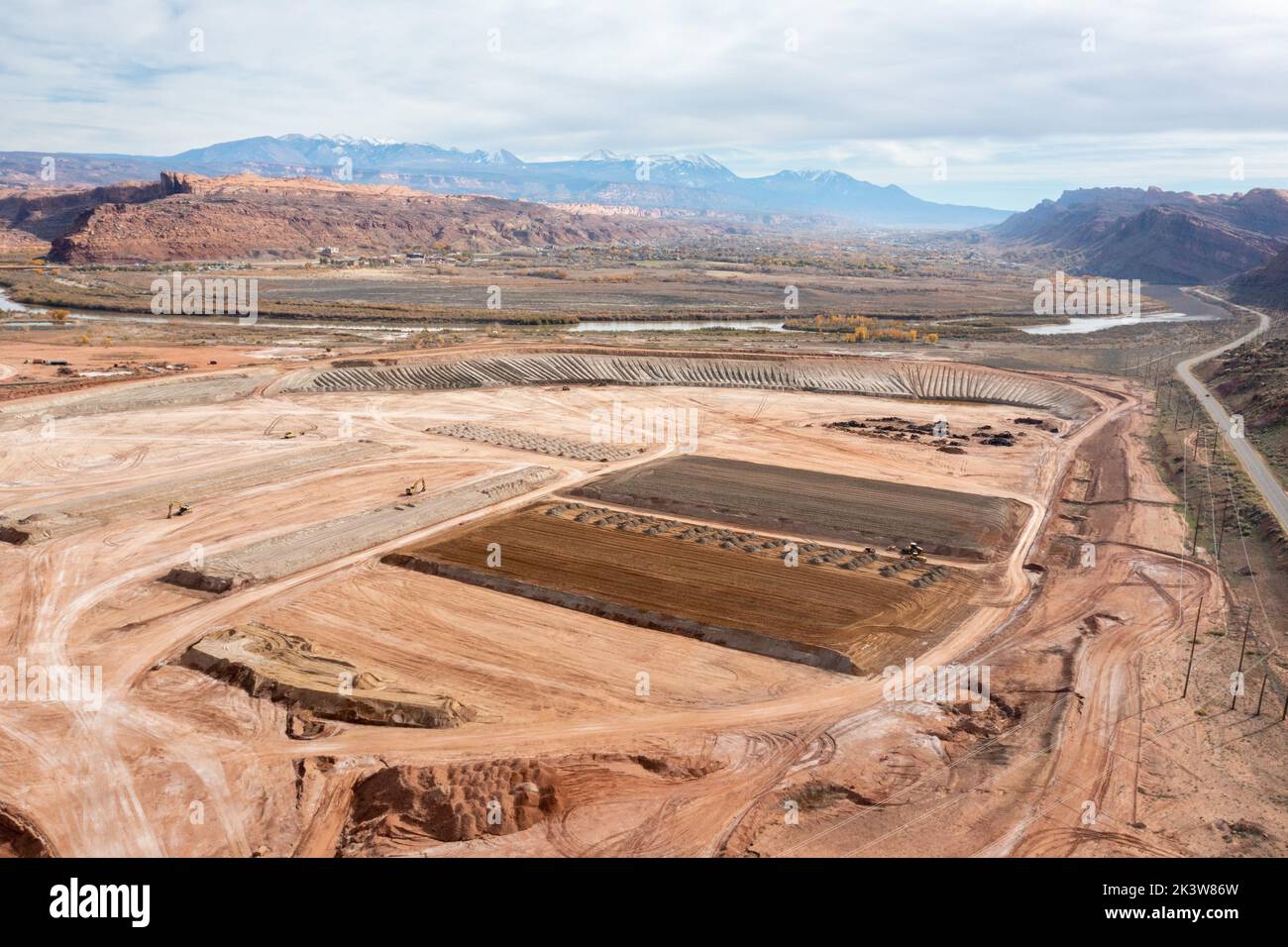 Veduta aerea del progetto Moab UTRA per rimuovere residui radioattivi dal sito di un ex mulino di lavorazione dell'uranio Moab, Utah. Foto Stock
