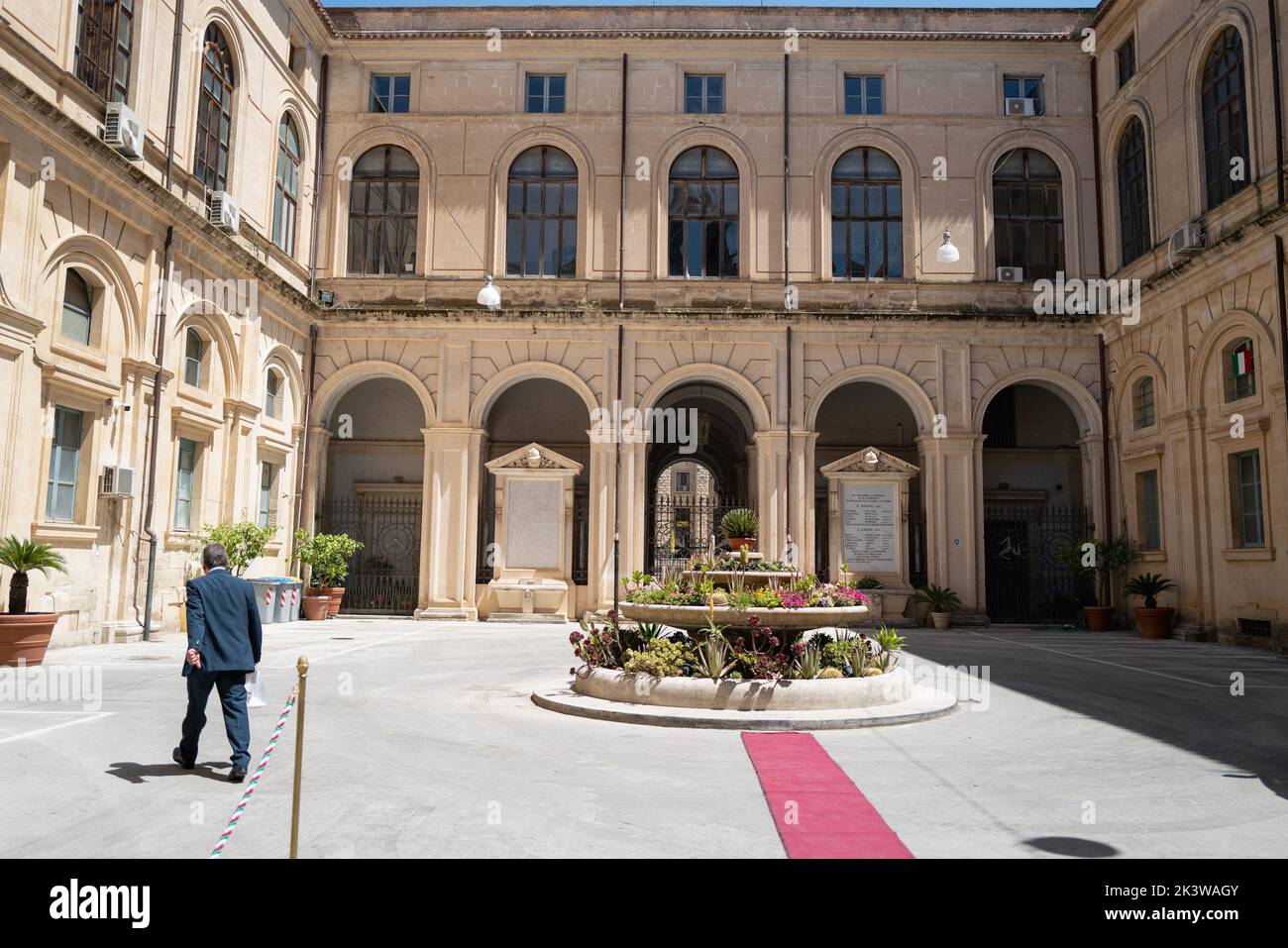 Ragusa, il Palazzo della Prefettura Foto Stock