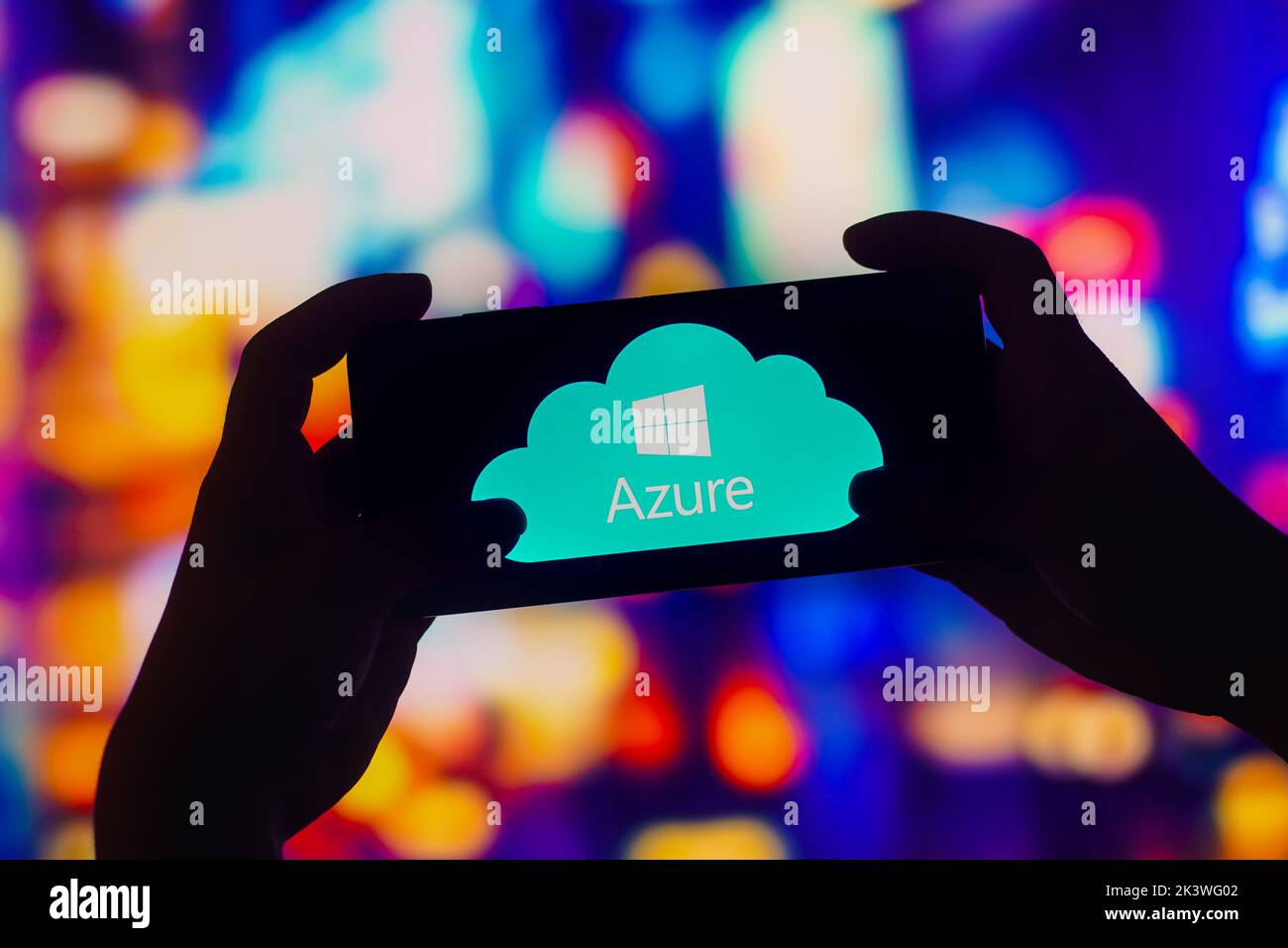 In questa immagine, il logo Microsoft Azure viene visualizzato su uno smartphone. Foto Stock