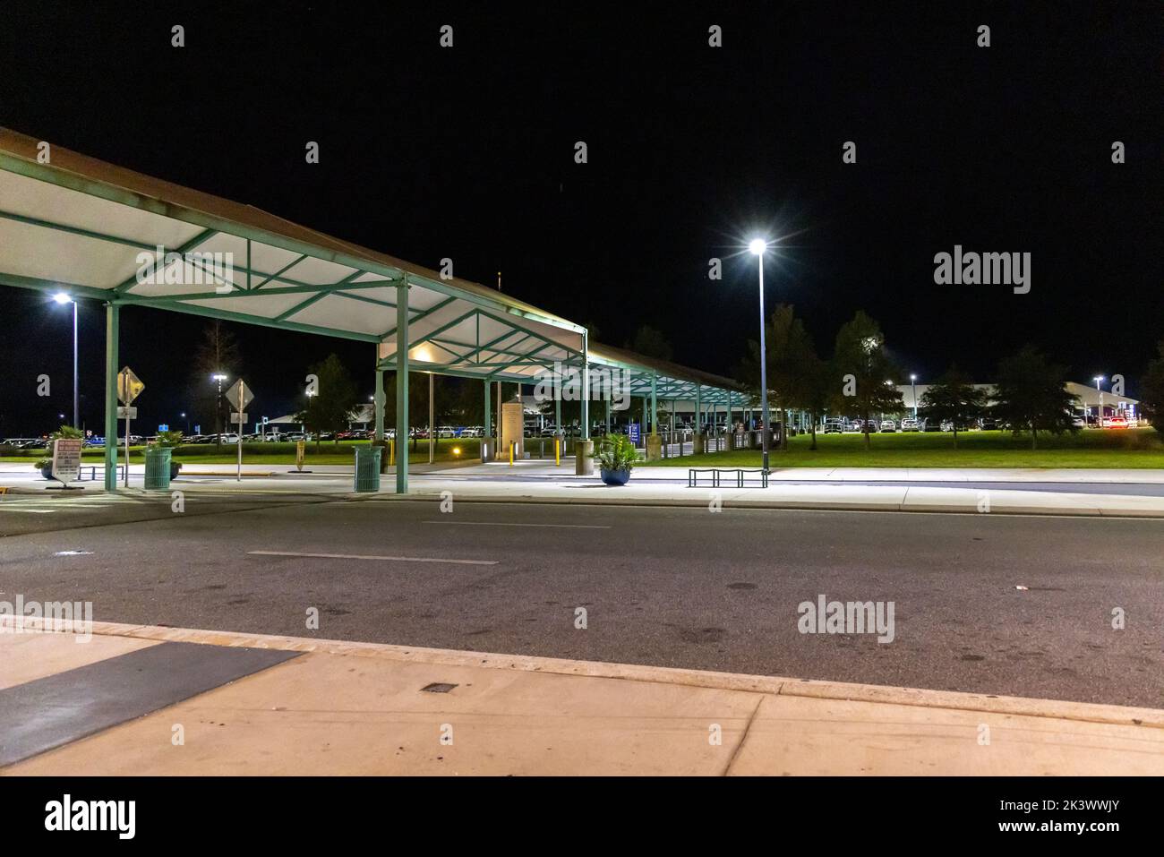 Immagini notturne del terminal dell'aeroporto di Panama City, Florida Foto Stock