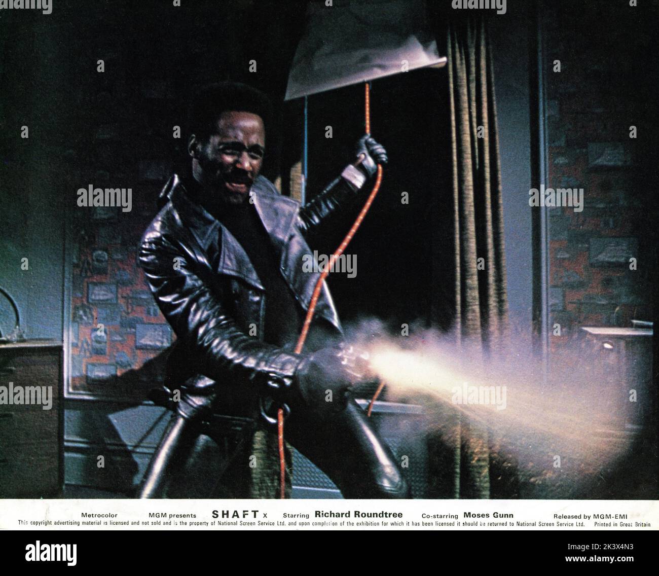 RICHARD ROUNDTREE come occhio privato John Shaft in SHAFT 1971 regista GORDON PARCHI romanzo Ernest Tidyman e John D.F. Musica nera Isaac Hayes e J.J. Johnson Shaft Productions / Metro Goldwyn Mayer Foto Stock