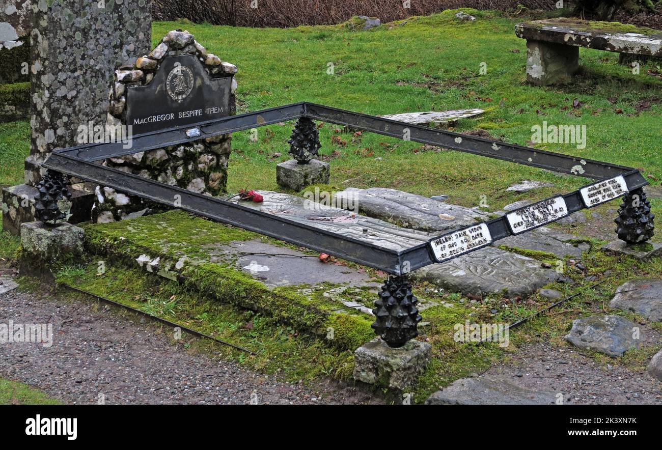 Tomba e ultimo luogo di riposo di Rob Roy, Robert Roy MacGregor, Balquhidder, Perthshire, Scozia, UK, FK19 8PB , FK19 Foto Stock